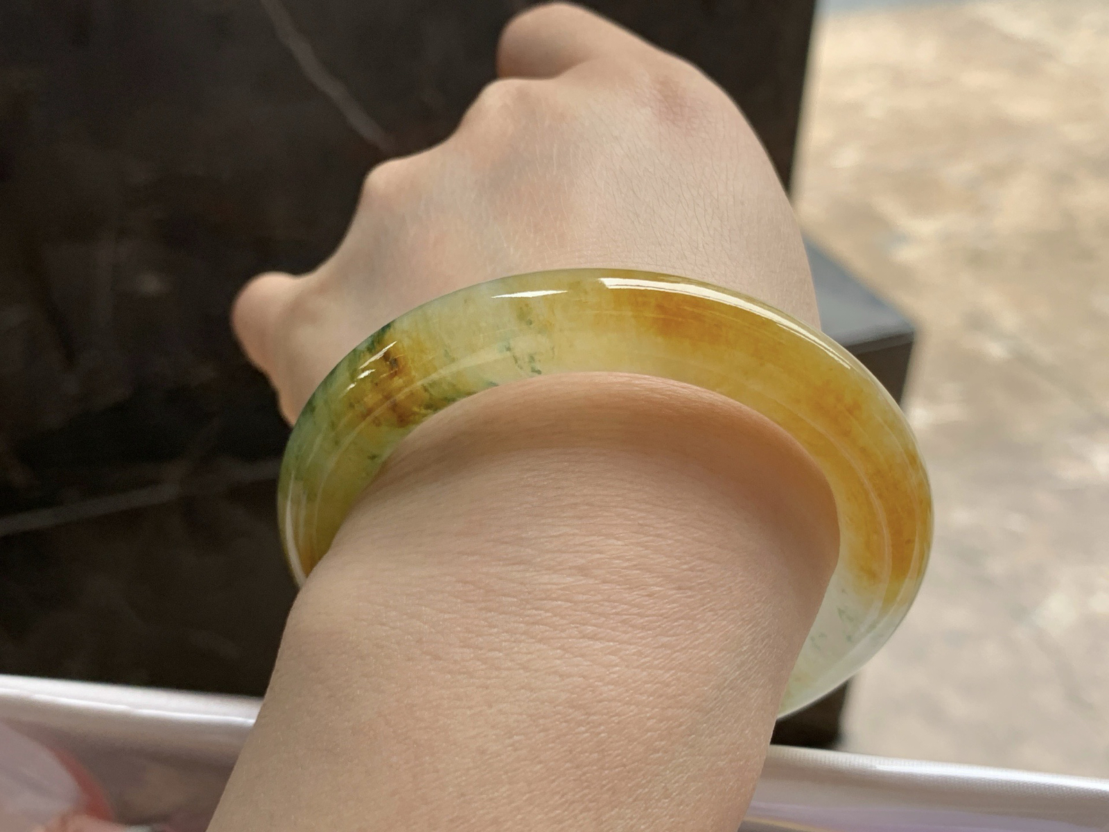 53-10

黄翡圆条手镯^_^起光 鲜艳