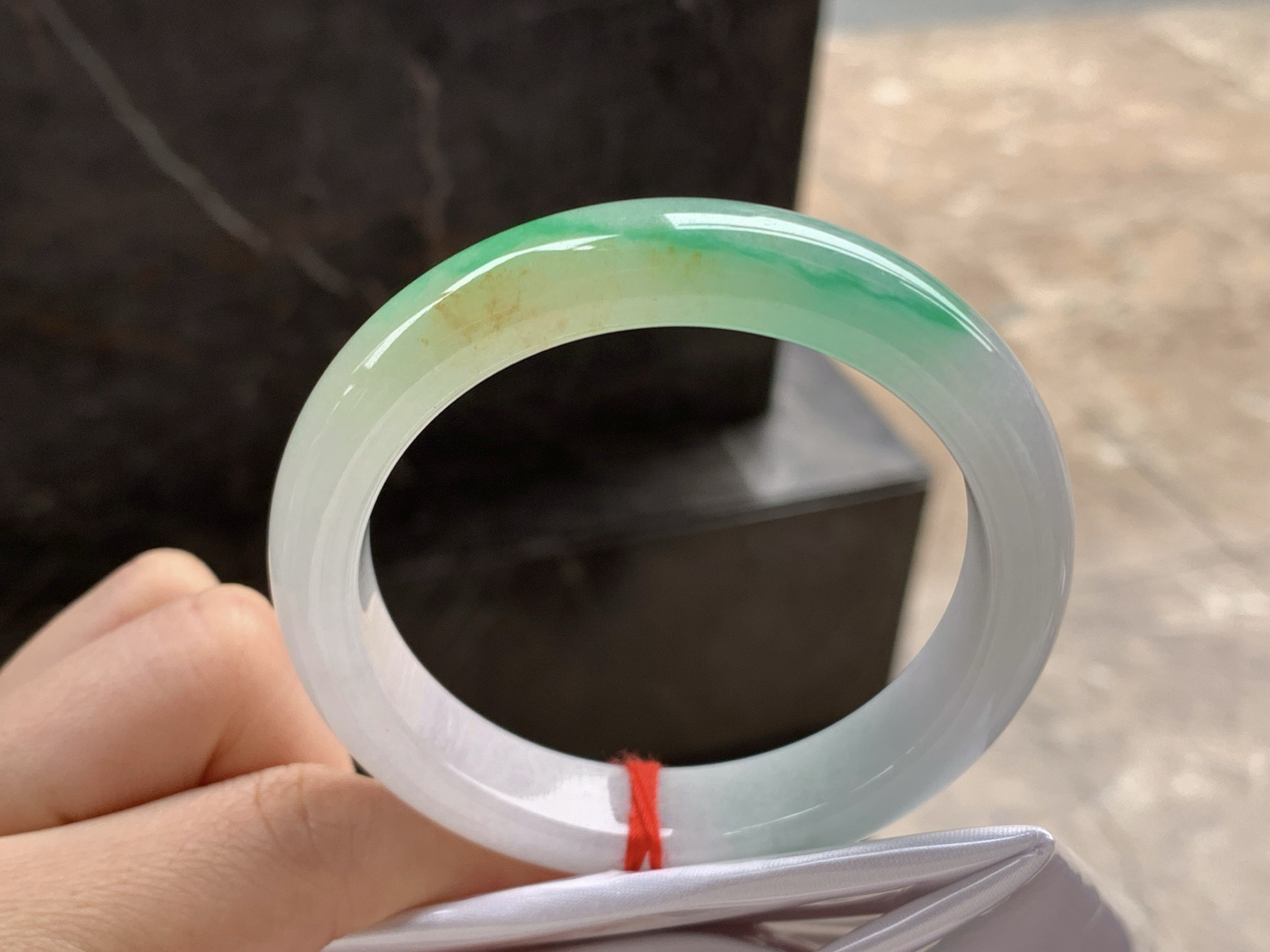 56-12.4-8.5

黄加绿手镯^_^玉质温润