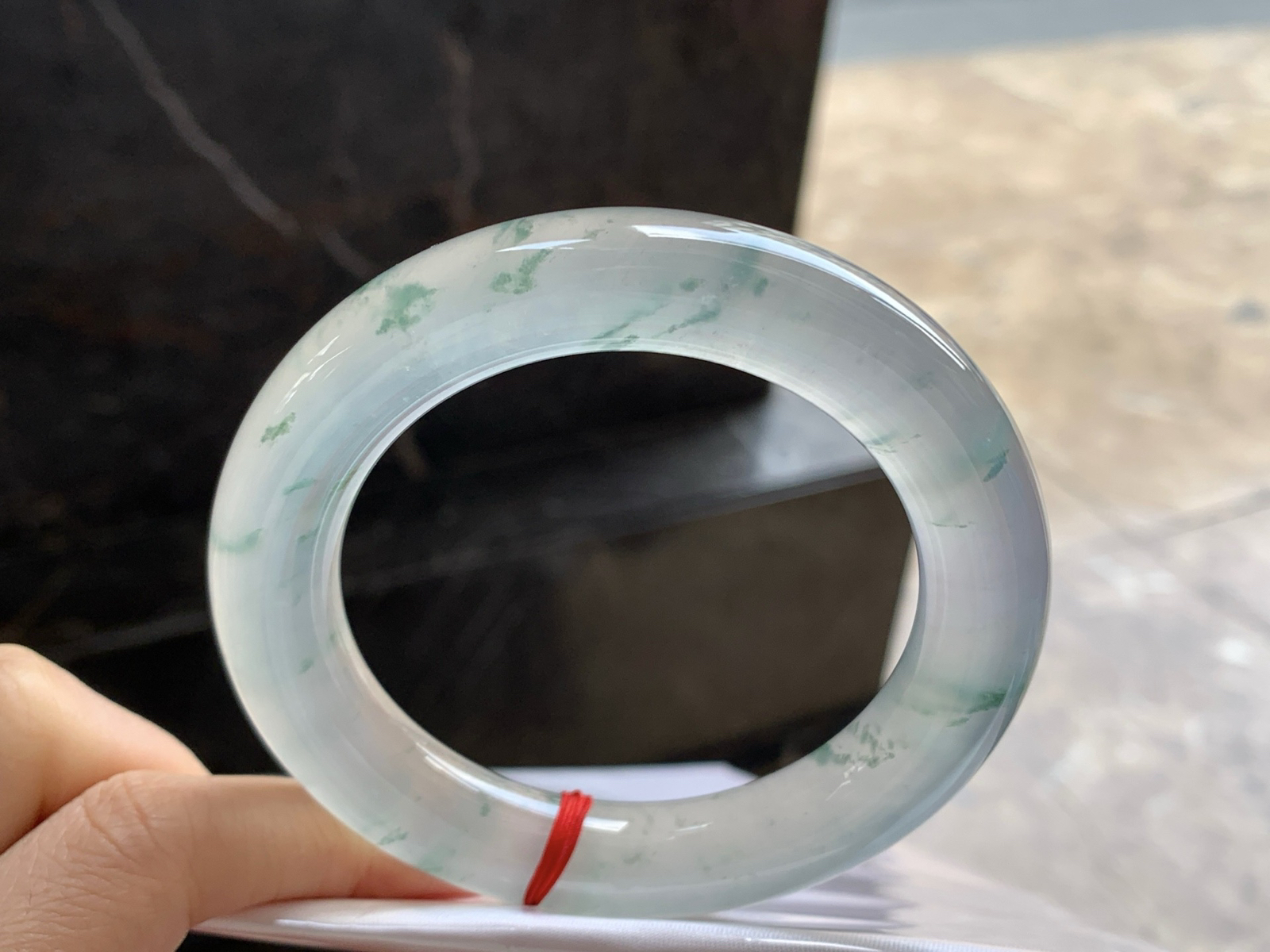 57.5-12

高冰蓝花圆条手镯^_^透亮 荧光十足 飘花灵韵