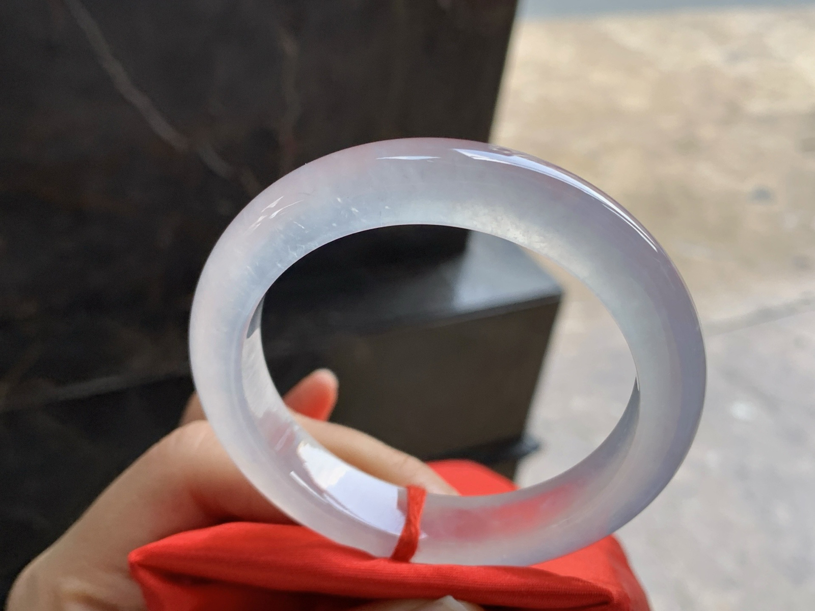 55.5-12-9

高冰手镯^_^种老 荧光十足 透亮