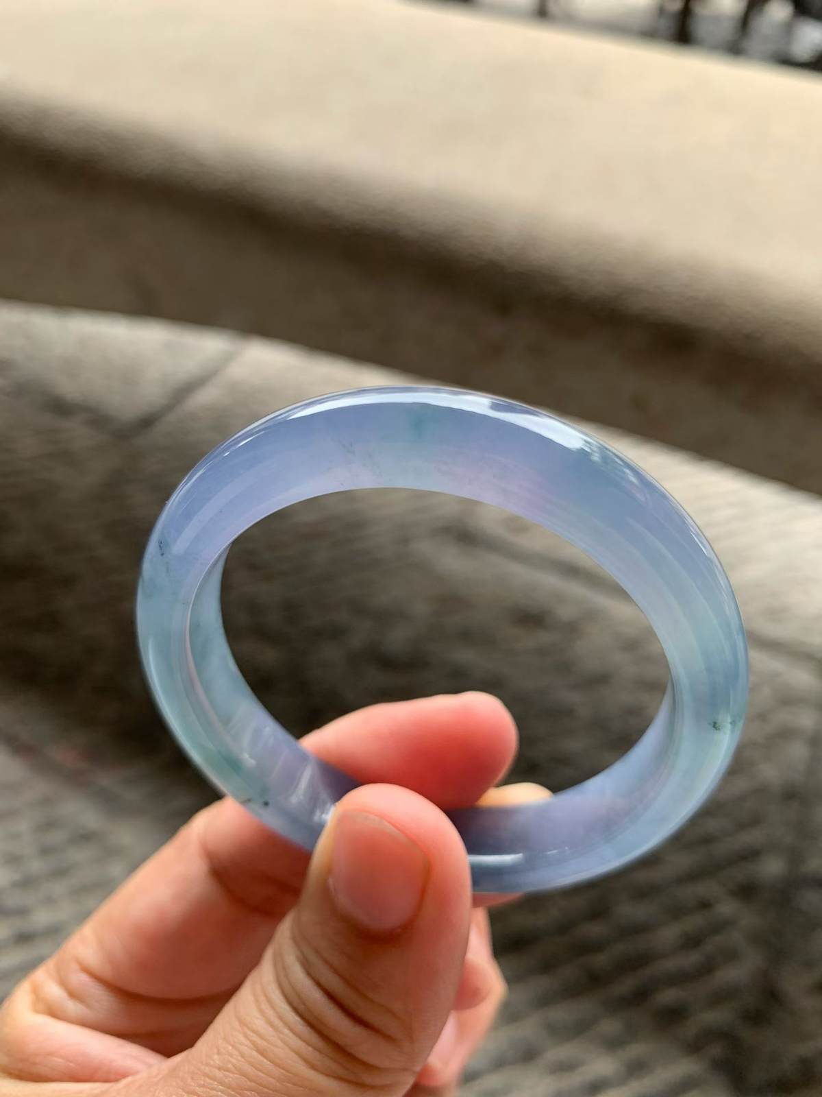 美艳冰紫飘花正圈手镯尺寸50*11*7.5 老坑种水，纯净细腻，通透冰凝，胶感满满，花色灵动，韵味