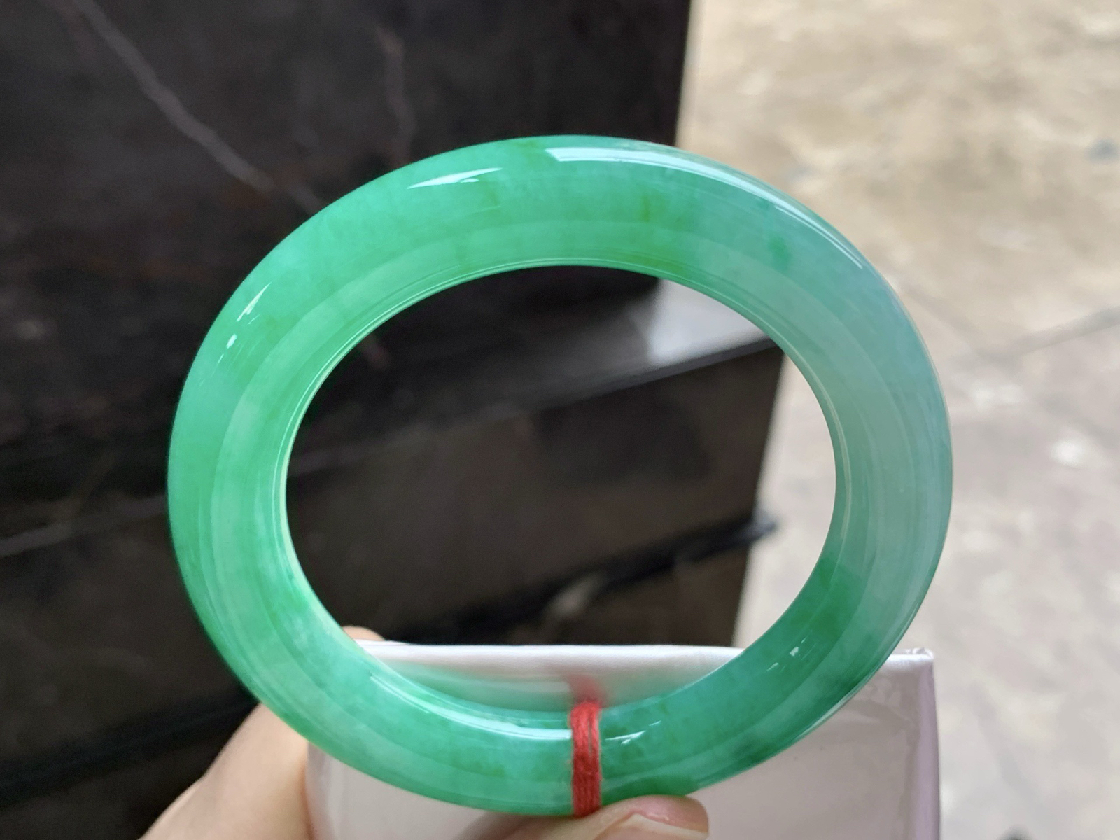 56-11.3

阳绿色圆条手镯^_^色阳