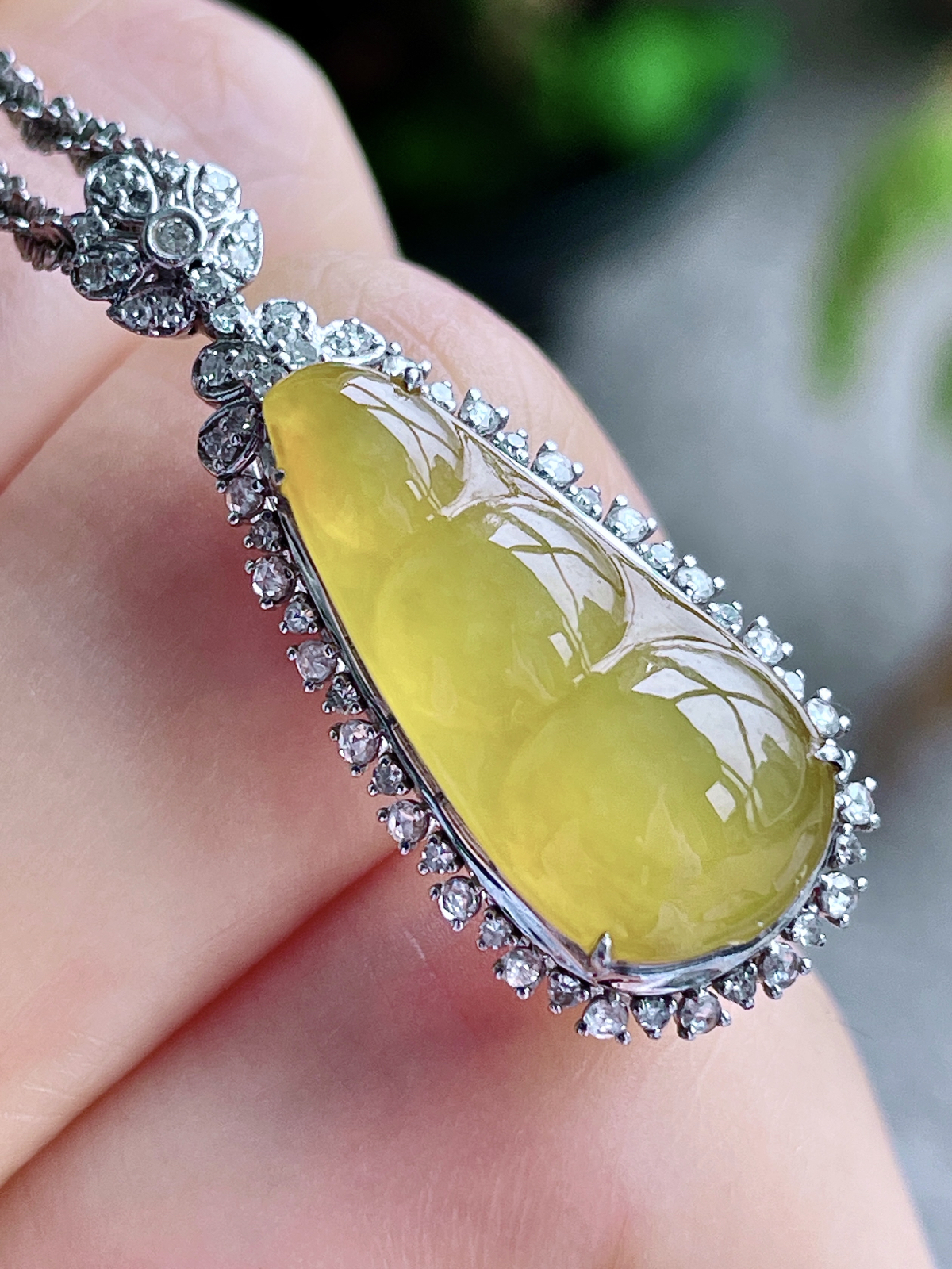 【镶嵌】冰黄翡豆子黄翡福豆吊坠  
【说明】缅料 18k金镶嵌 性价比高  
【整体】32-13-8.7..