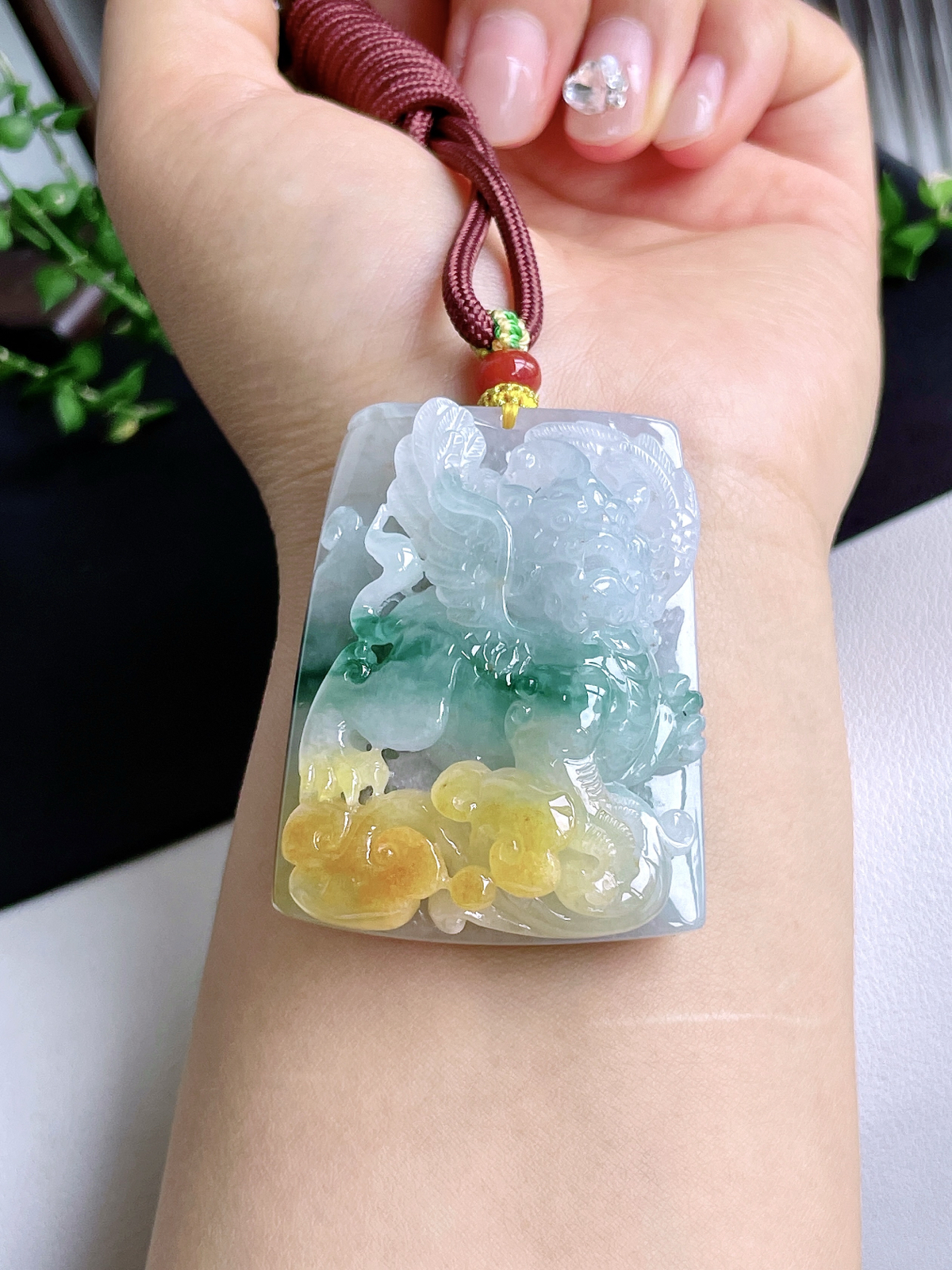 【裸石】冰黄加绿麒麟牌吊坠
【说明】缅料 性价比高  
【尺寸】53.3-41-22.7