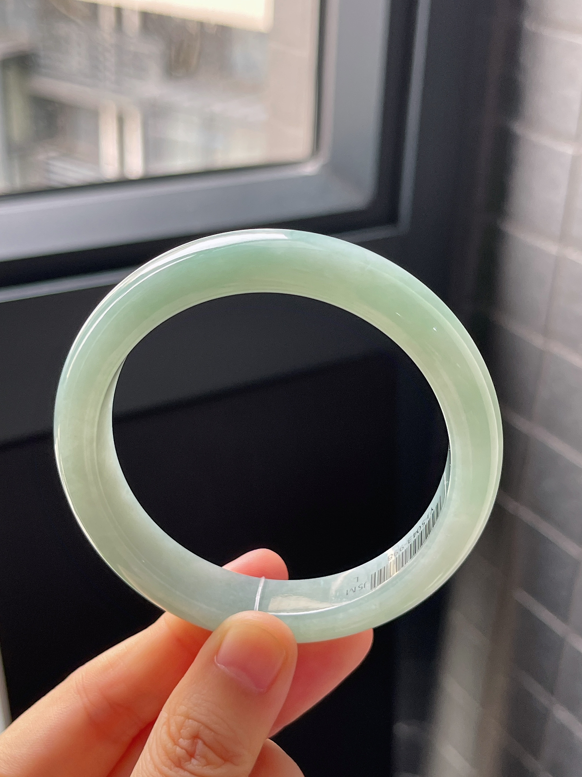 正圈57.4圈口，翡翠冰糯种淡绿色手镯