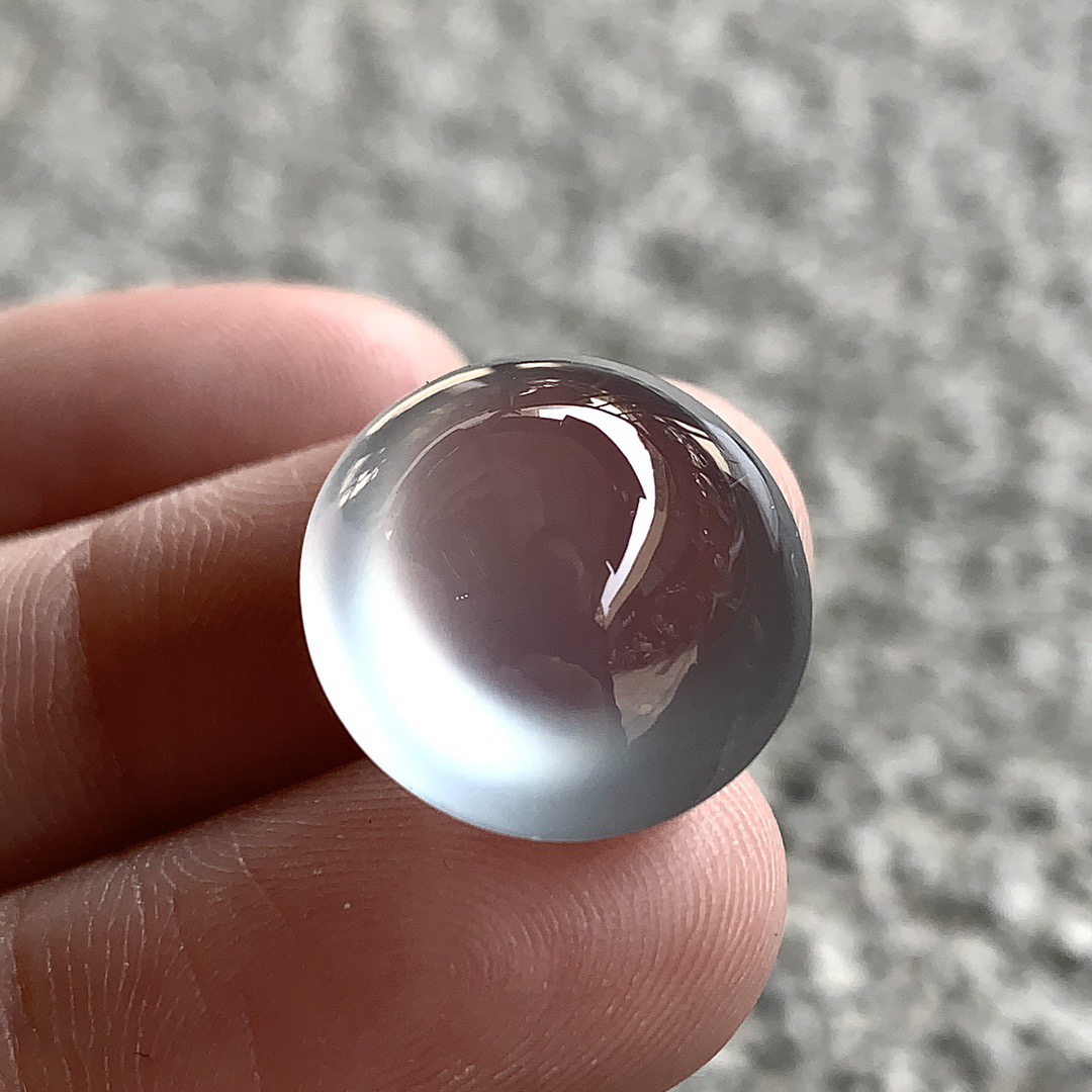 ️ 玻璃种蛋面，胶感十足，荧光盈盈，通透度拉满
尺寸15.6×15×10.2