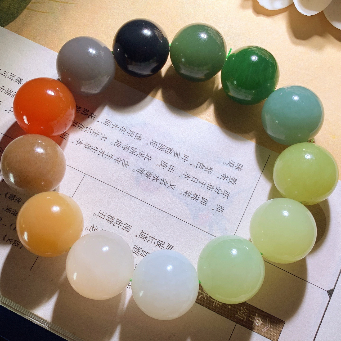 新疆和田玉多宝圆珠手串 单颗尺寸18重117.6克 玉质细腻油润 底色纯净 脂粉好，品质好。lt260410