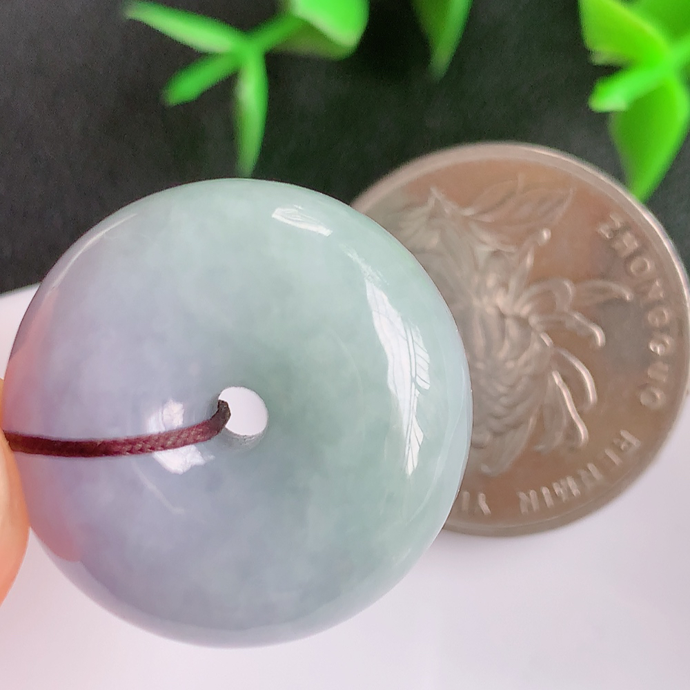 冰润紫罗兰平安扣吊坠，厚装饱满，冰润剔透，细腻水足，种质润泽，飘花灵动，佩戴优雅大气，W42.11   尺寸：23.8-13mm