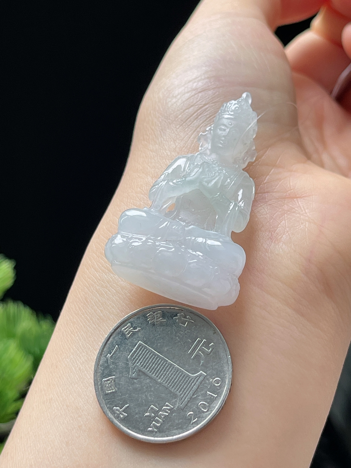 翡翠冰糯种白色挂件，可做小摆件