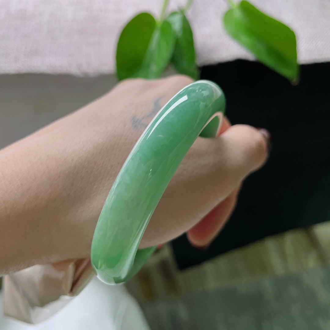 53.8/11.8/8.0，绿底正圈，水润，细腻，贵气，一点皮纹，ss50821a