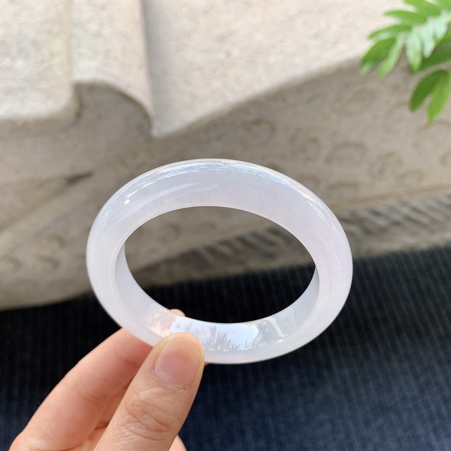 正圈53 54【圈口】54.8/11.8/9【编码】A1121039【描述】冰糯淡粉紫，水润，种老，细腻，无裂