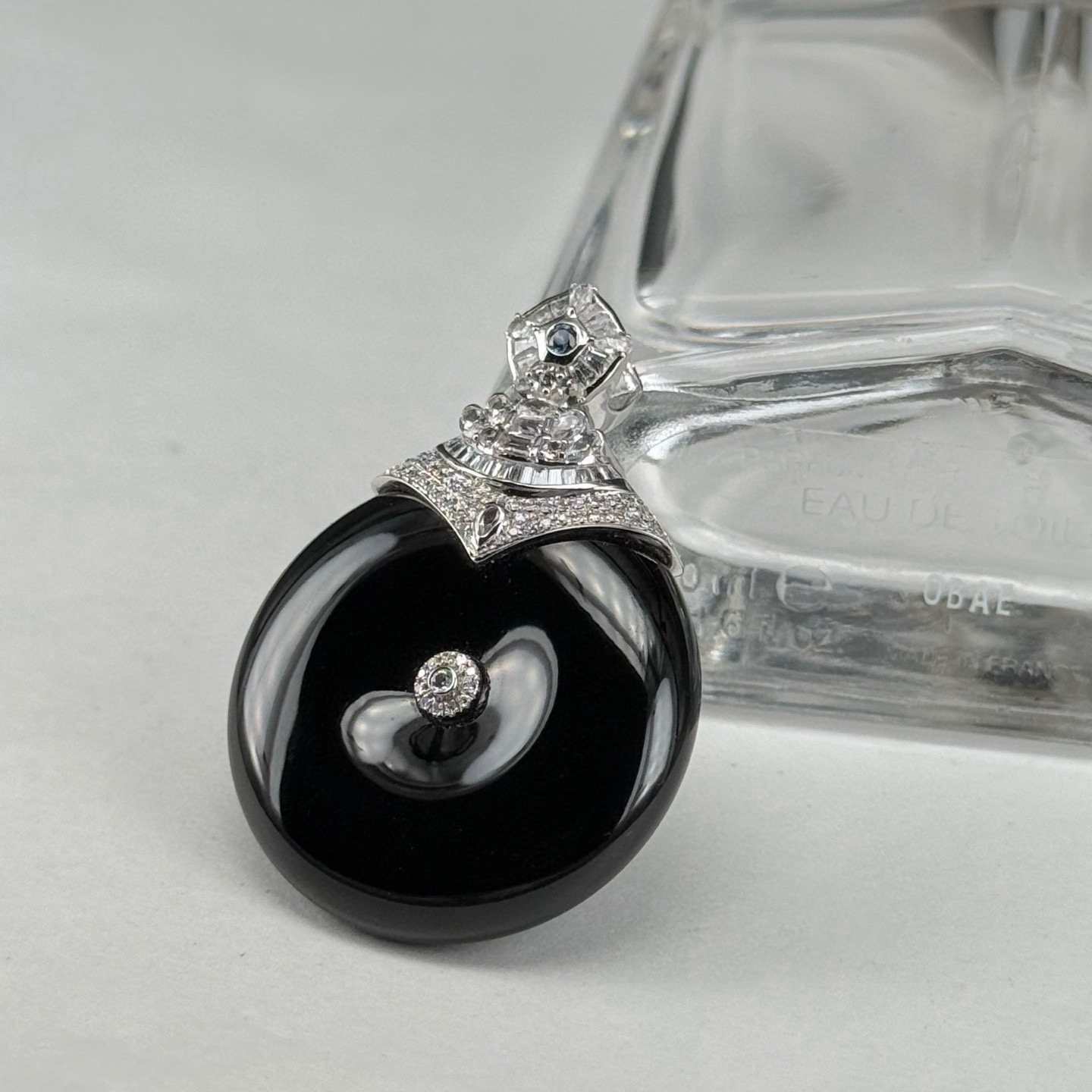 精品18k墨翠平安扣 种好色正 黑度极好 打灯通透 油性十足 尺寸38.6