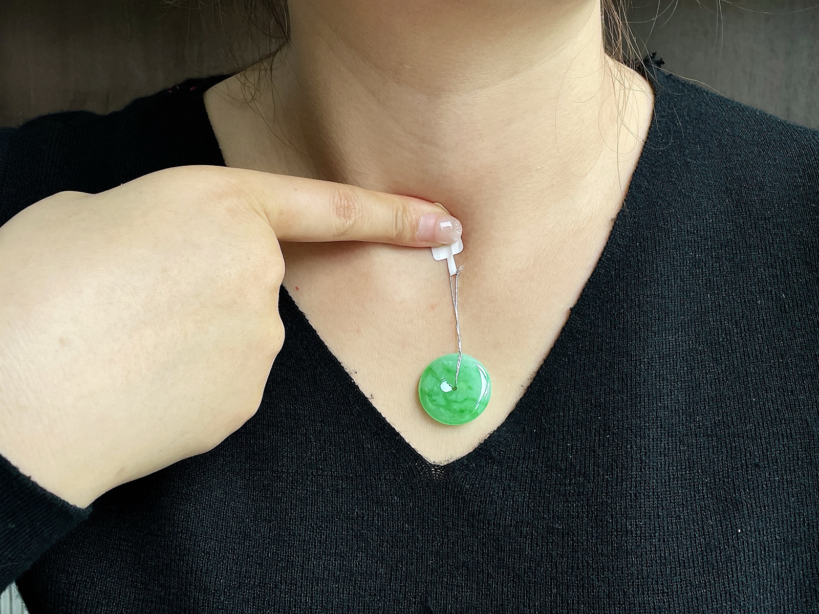 【裸石】冰阳绿平安扣吊坠
【说明】缅料 性价比高  
【尺寸】24.3-5.6