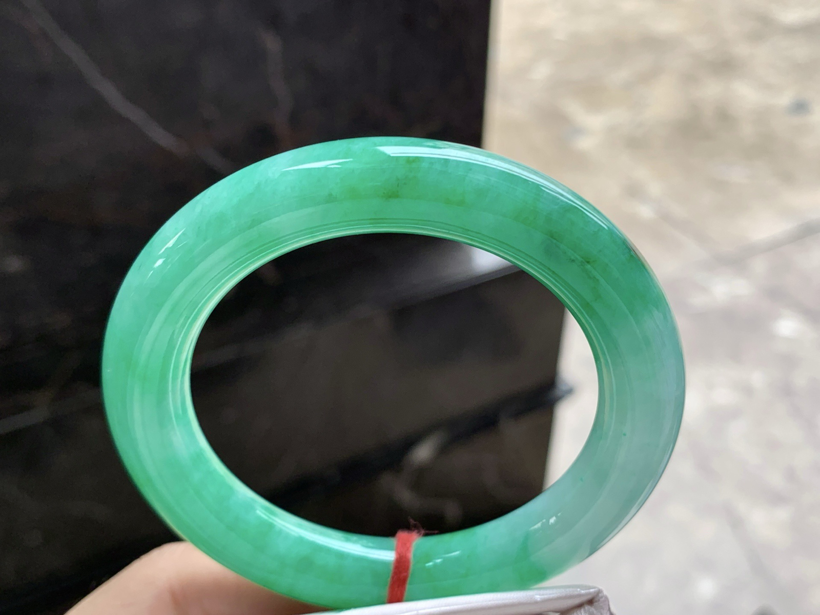 56-11.3

阳绿色圆条手镯^_^色阳