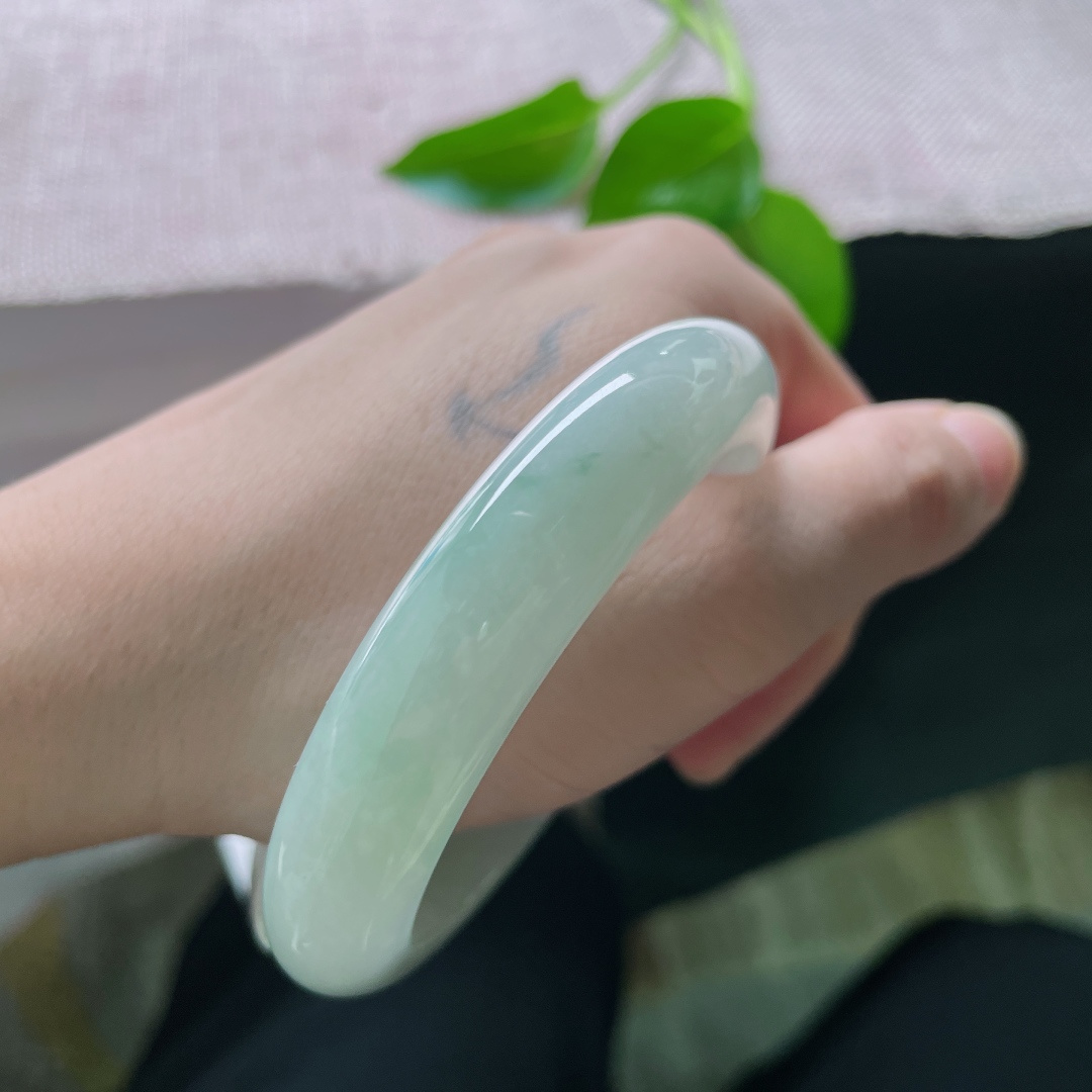 54.7/12.5/8.9，淡绿底正圈，清秀迷人，素净，一抹飘花灵动飘逸，皮纹，ss48641a