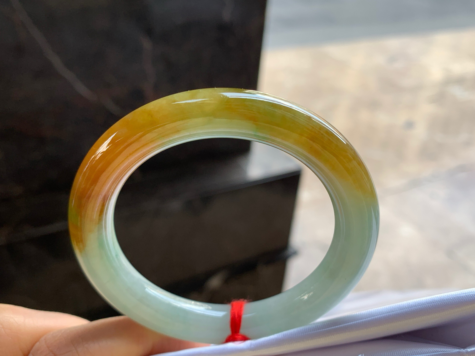 53.5-10.4

黄翡圆条手镯^_^鲜艳 浓郁 起光