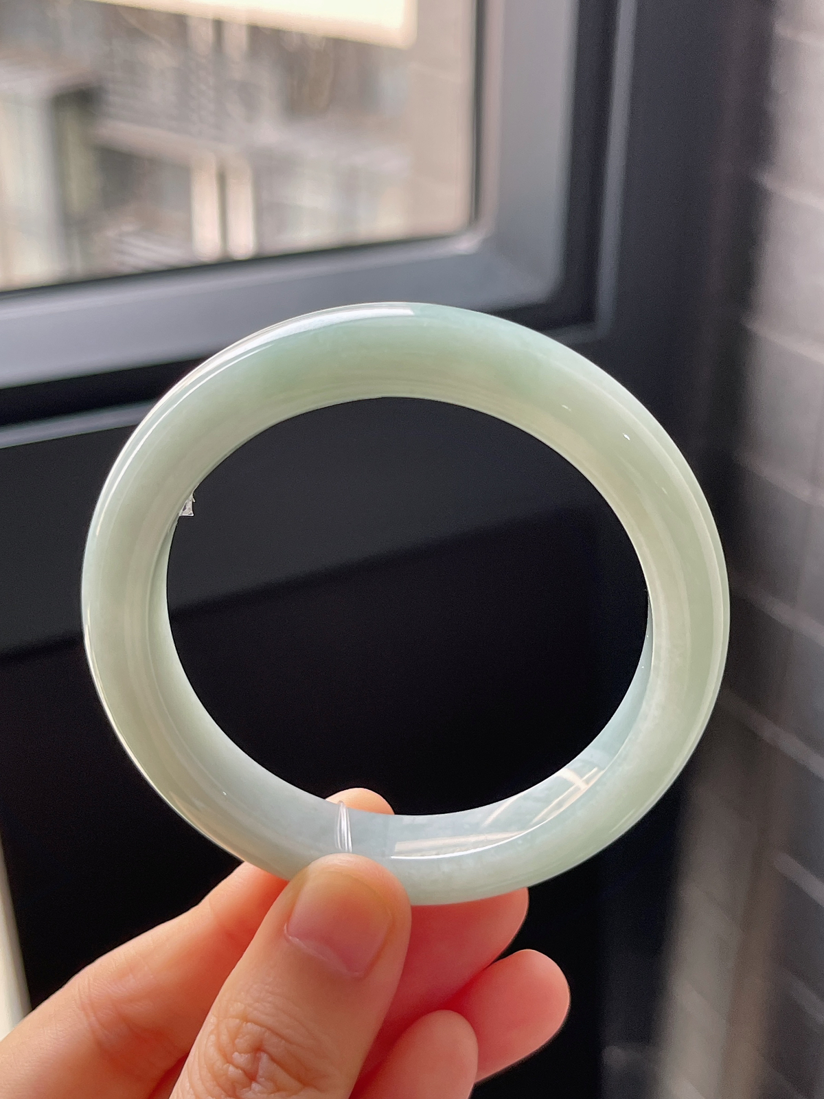 正圈53.4圈口，翡翠糯化种浅绿色手镯