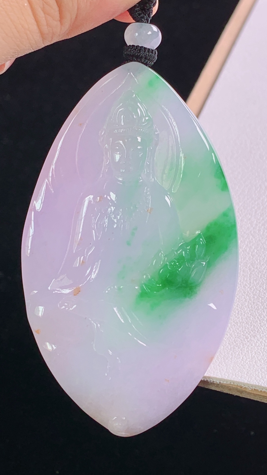 春彩大势至菩萨
色彩丰富，底子细腻，
尺寸:77.2-70.6-41.1-5.6mm 9