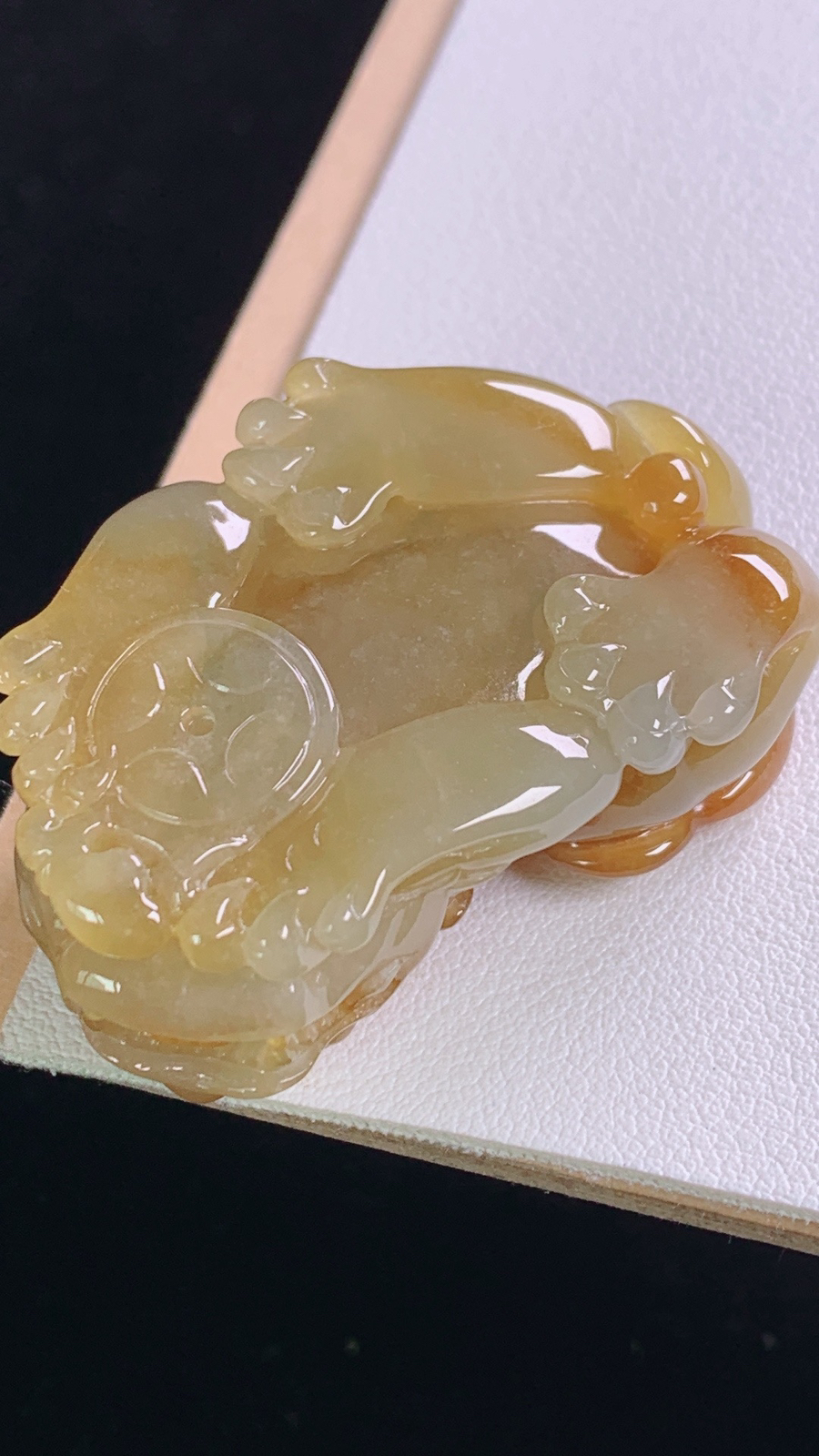 黄翡貔貅
天然黄翡，霸气十足，
尺寸:45.7-31.0-18.2mm 9