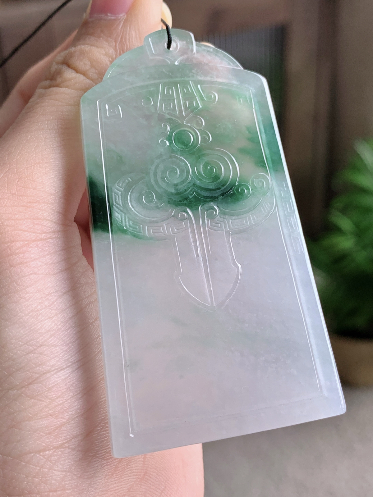 【裸石】冰飘绿花仿古牌无事牌吊坠
【说明】缅料 性价比高  
【尺寸】69.8-38-5.5