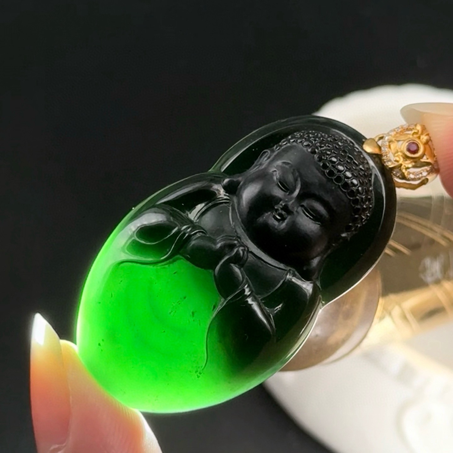 精品18k墨翠宝宝佛 种好色正 黑度极好 打灯通透 油性十足 尺寸49.5
