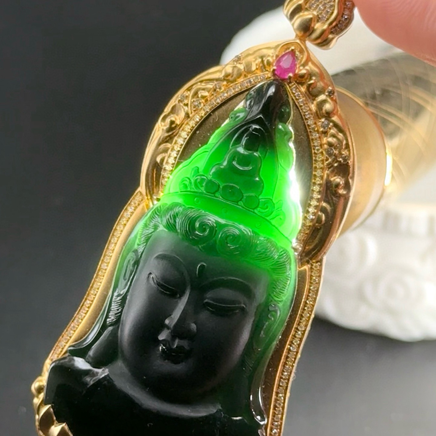 精品18k墨翠观音头 黑度极好 打灯通透  油性十足 尺寸68