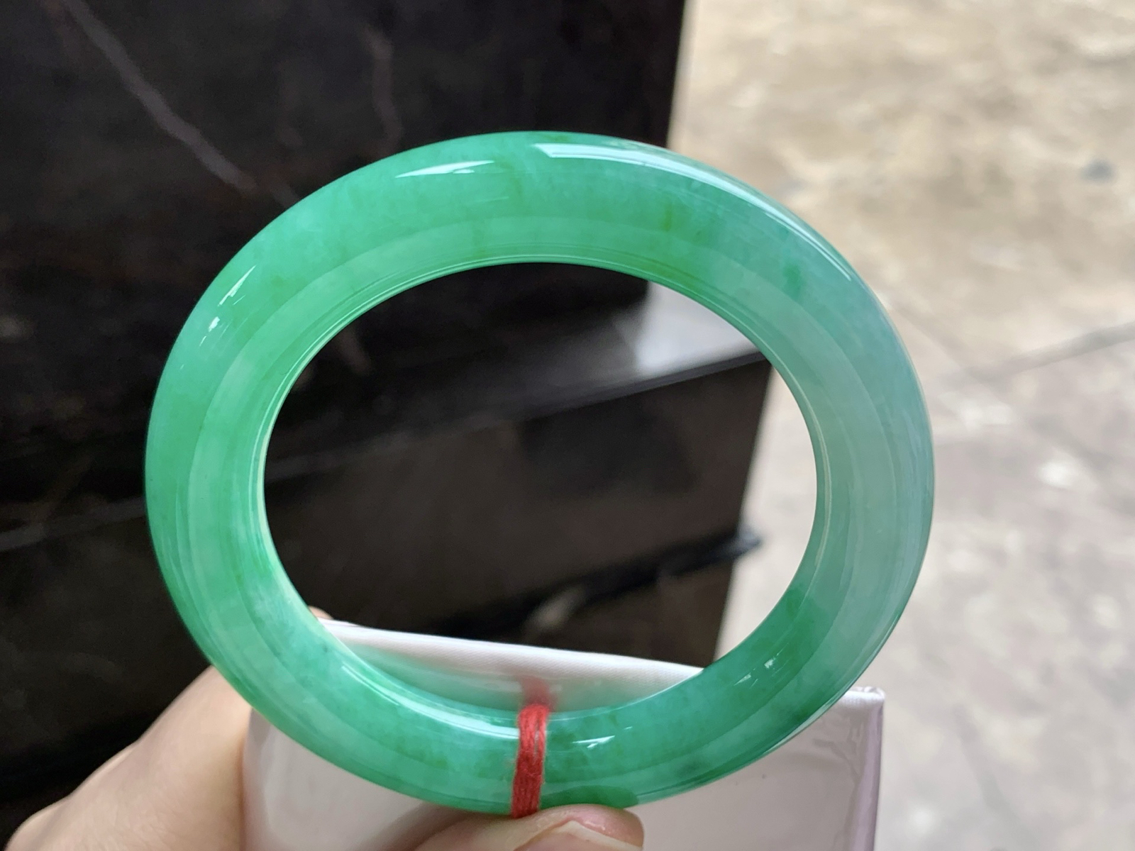 56-11.3

阳绿色圆条手镯^_^色阳