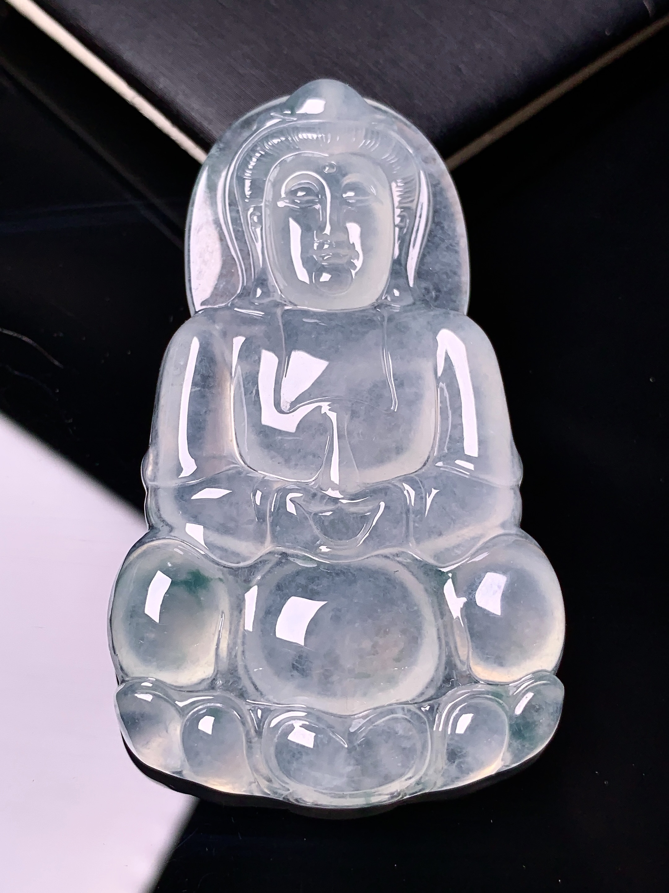 冰种观音菩萨吊坠 玉质细腻 色泽艳丽清新 水润亮眼 整体尺寸60.5*35.3*6.3c1