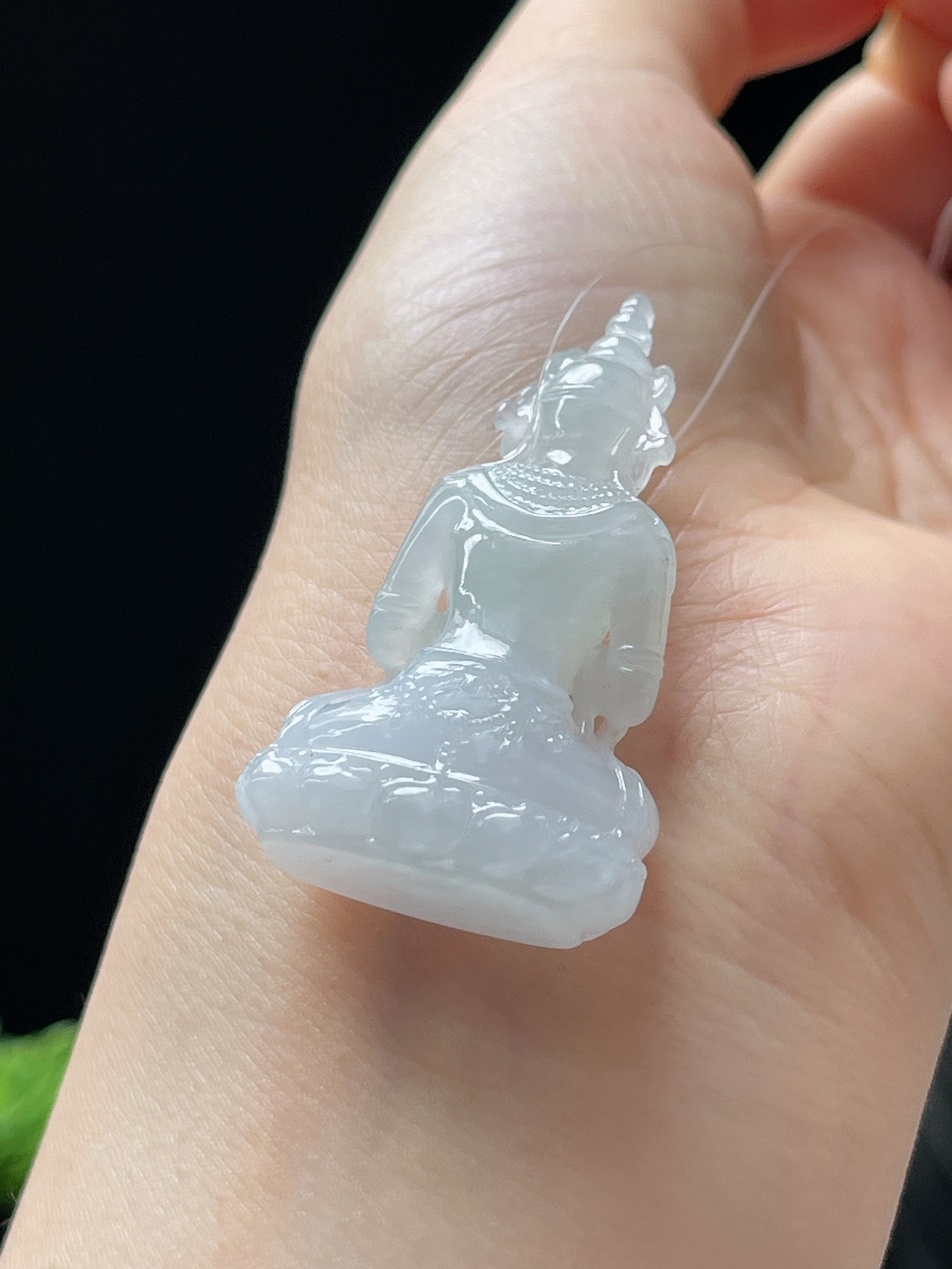 翡翠冰糯种白色挂件，可做小摆件