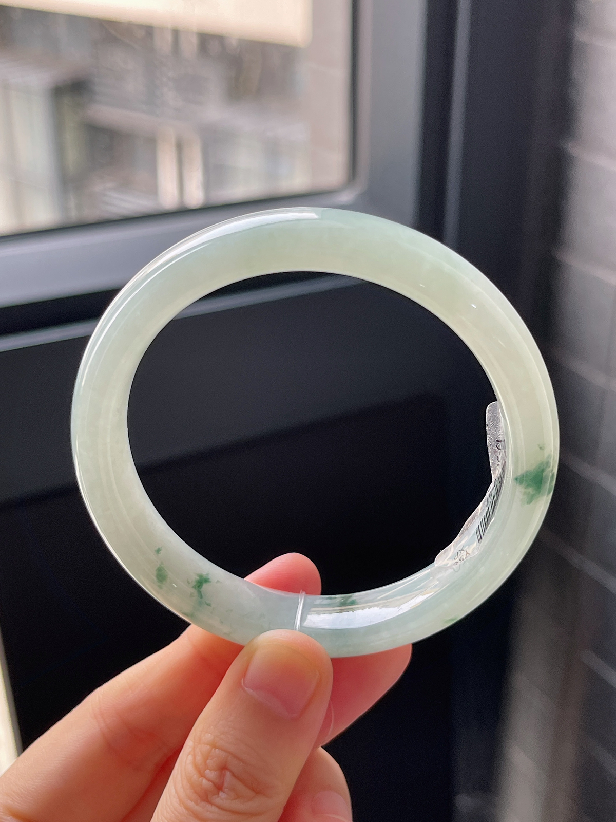 正圈56.6圈口，翡翠冰糯种飘绿手镯