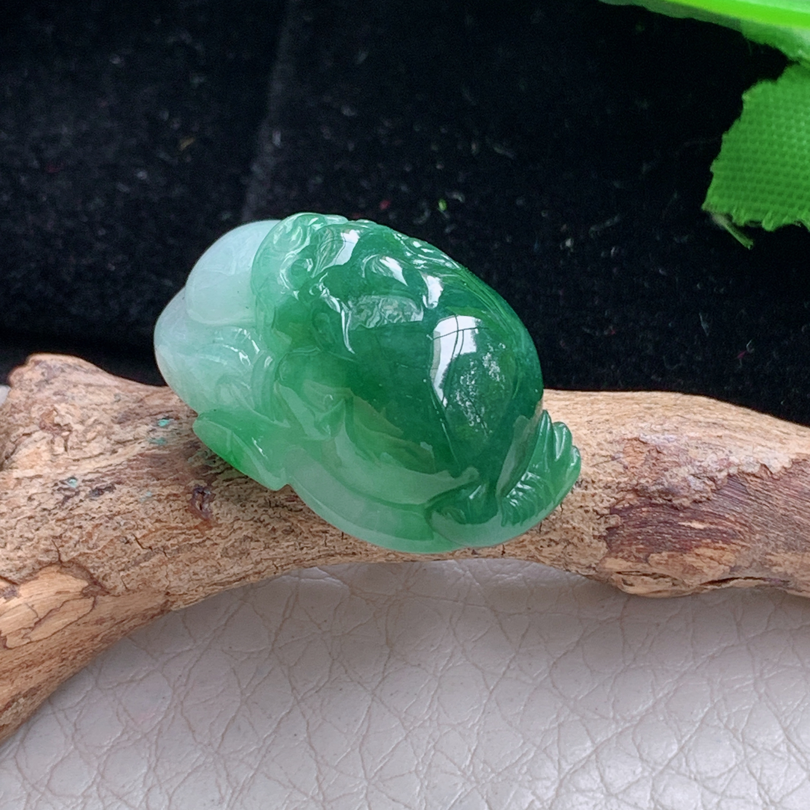 lz实拍24.8*14.2*12.2天然缅甸翡翠双彩招财蟾玉吊坠 玉挂件