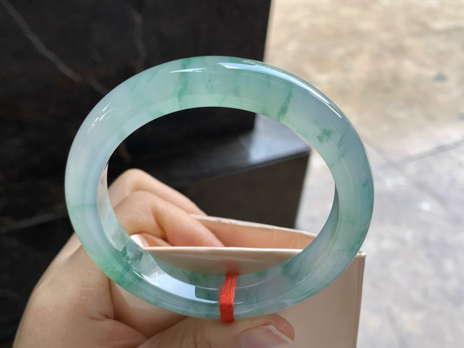 61-12.6-9.3

冰绿花手镯^_^种水好 鲜艳 大圈