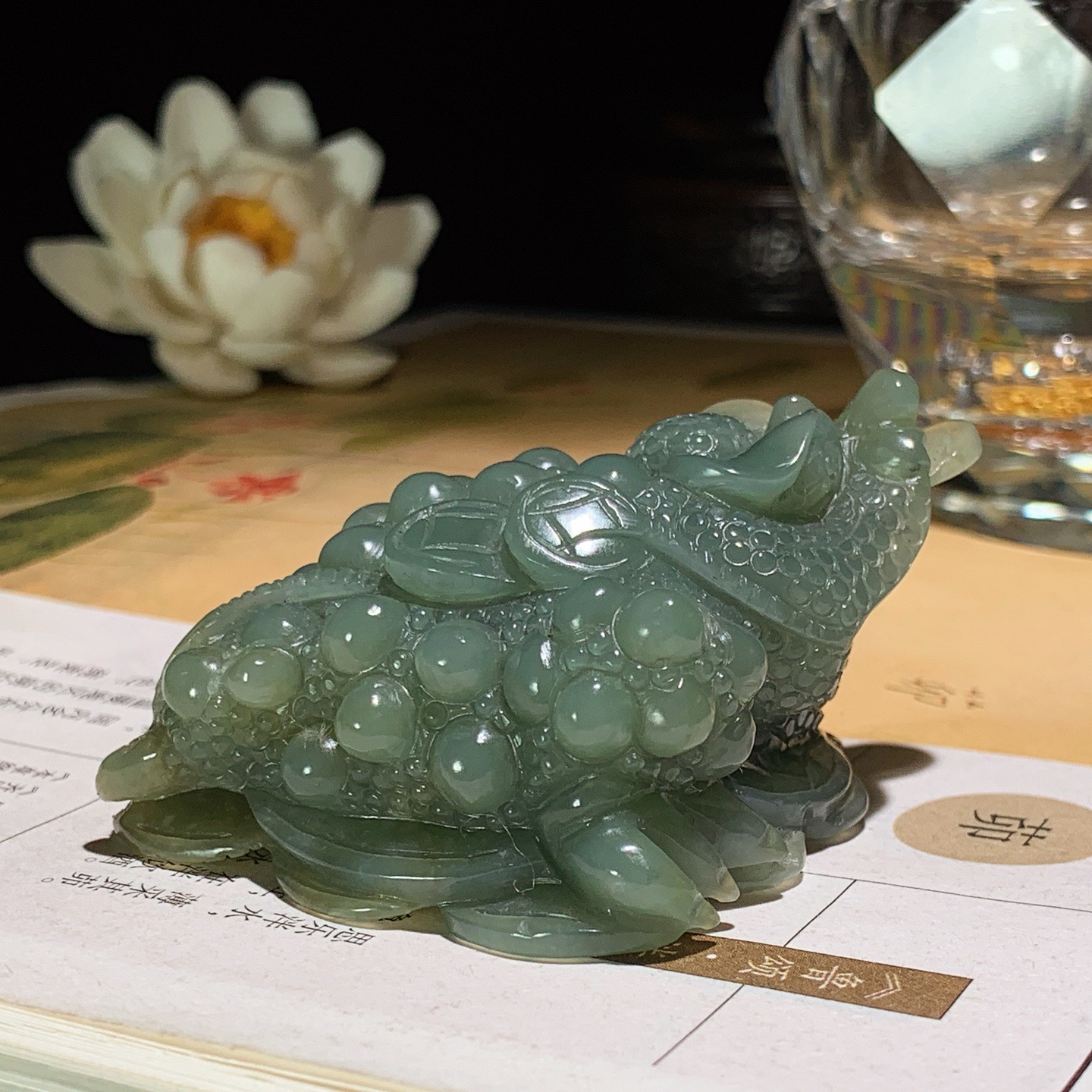 新疆和田玉且末蓝富贵缠身挂件！尺寸70/53/30重107.8克。玉质细腻油润。手推出油。佩戴高端典雅。lt260410