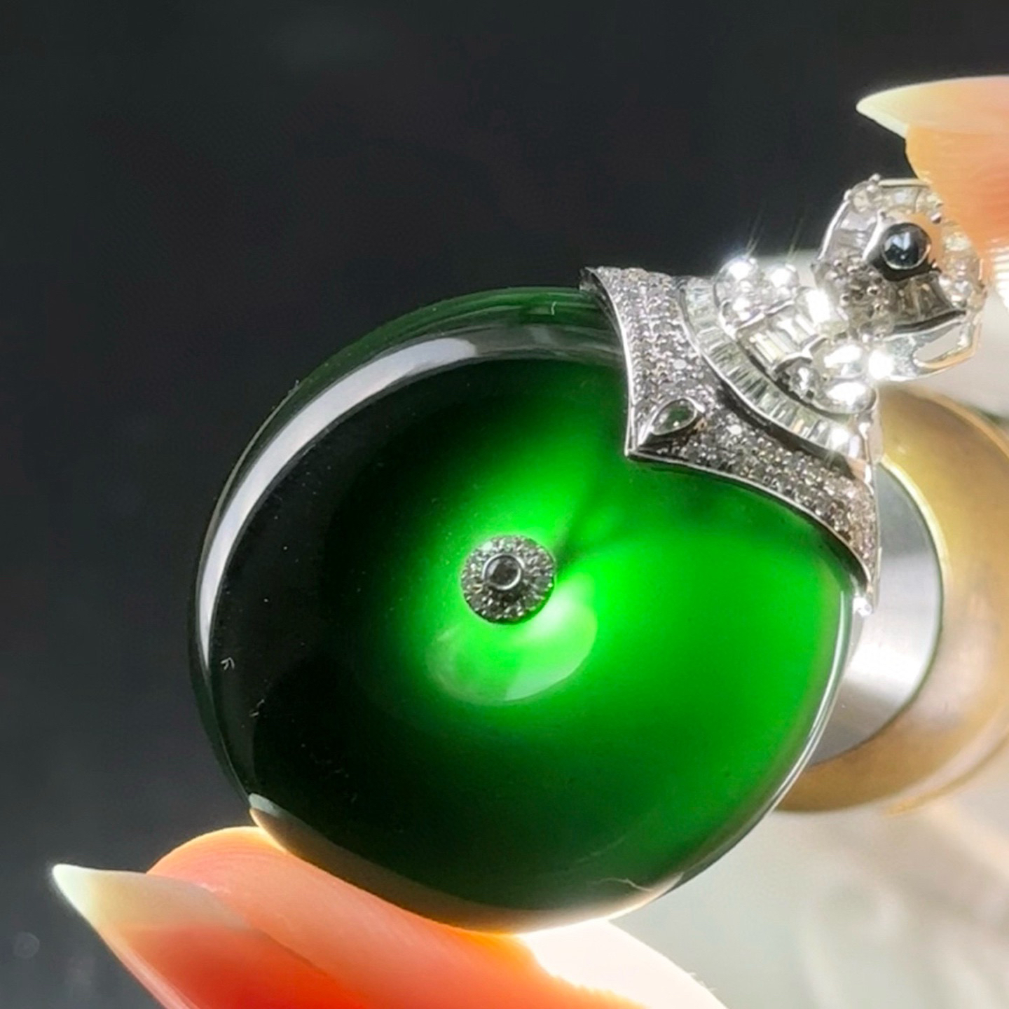 精品18k墨翠平安扣 种好色正 黑度极好 打灯通透 油性十足 尺寸38.6