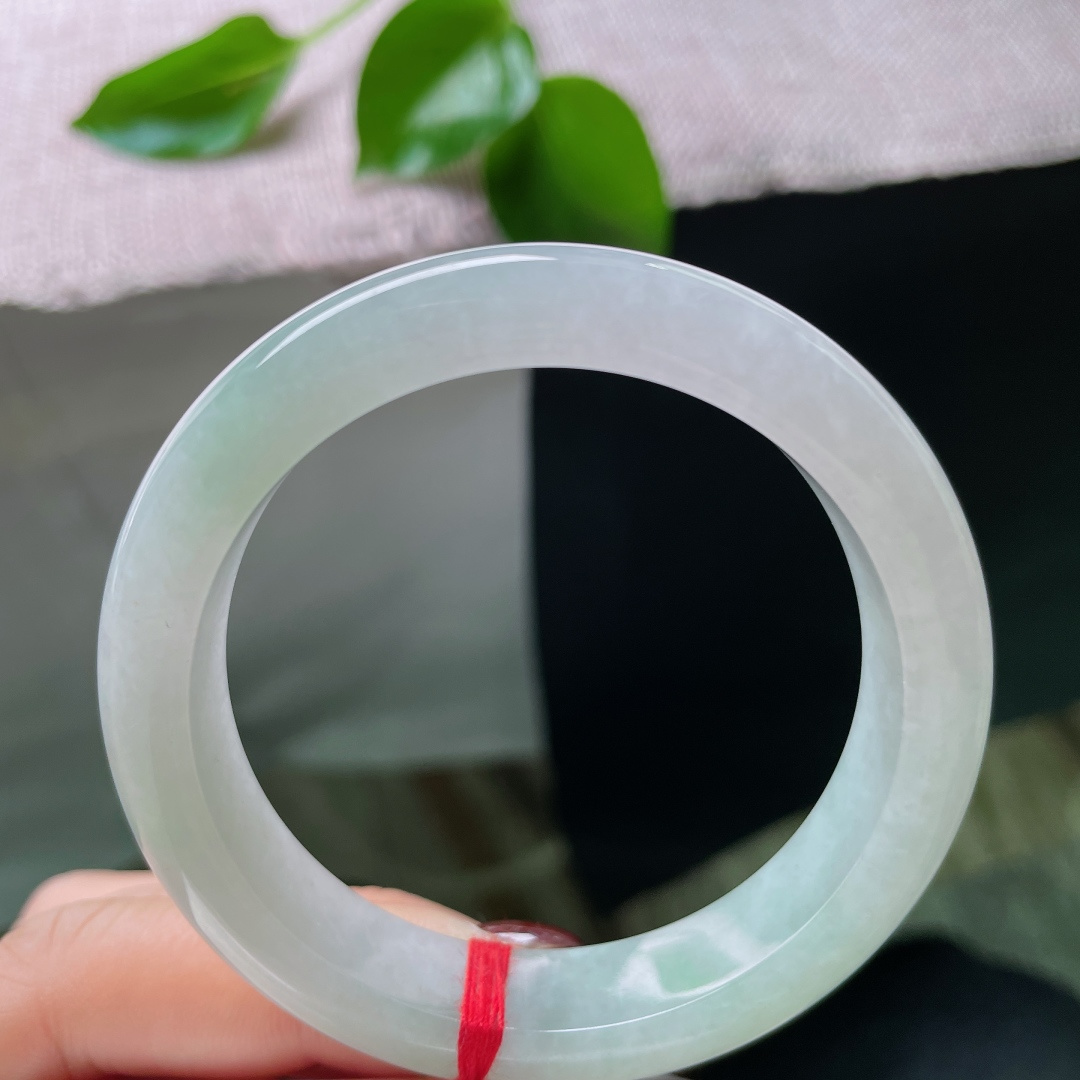 52.6/12.1/8.2，淡紫淡绿正圈，水润细腻，底子干净清爽，落落大方，洒金，无裂，ss5005