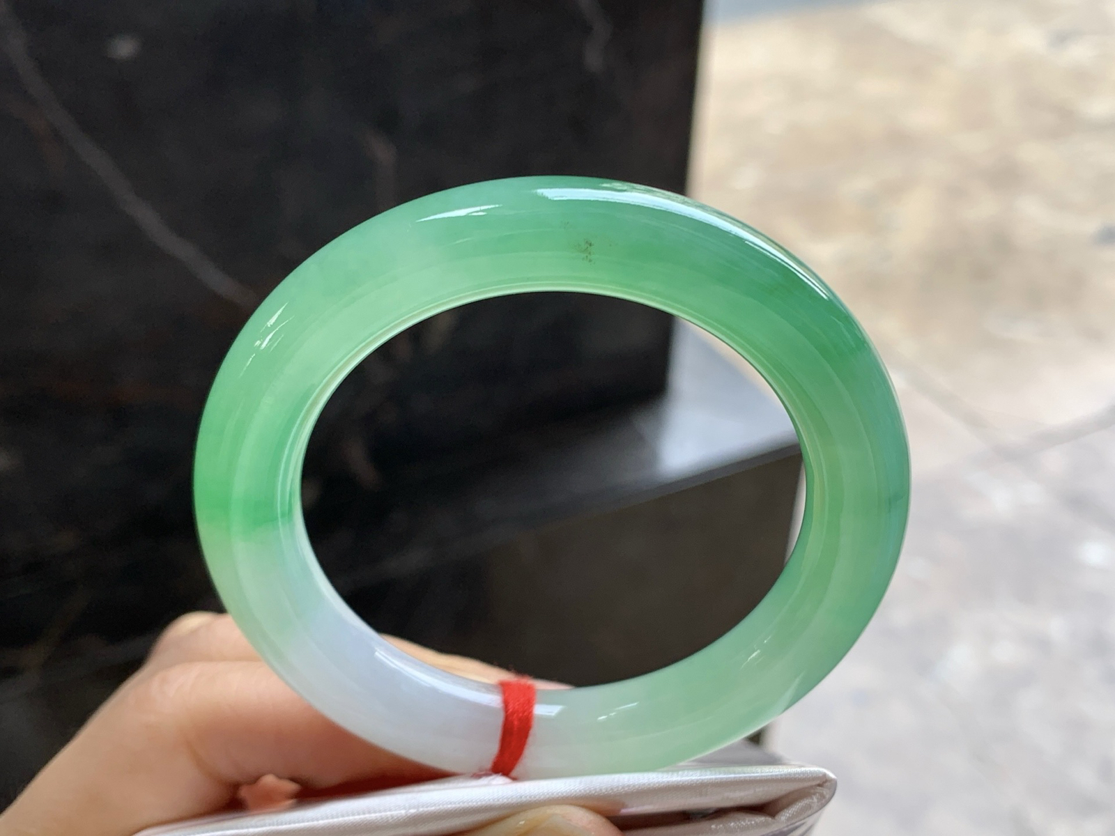 52-10

阳绿色圆条手镯^_^色阳 种水好