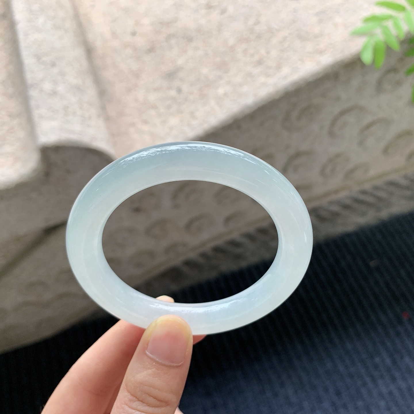 圆条52 53【圈口】52.8/10/10【编码】YT041223【描述】糯冰底色，水润，种老，细腻，打灯有絮线