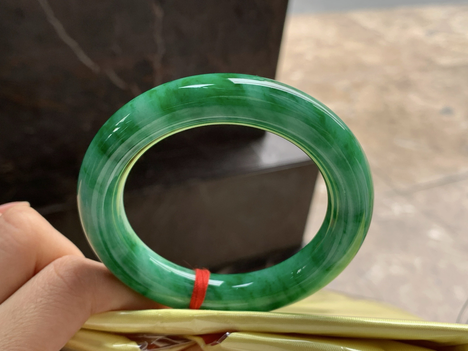 53.5-11.7

紫罗兰圆条手镯^_^颜色鲜艳 浓郁