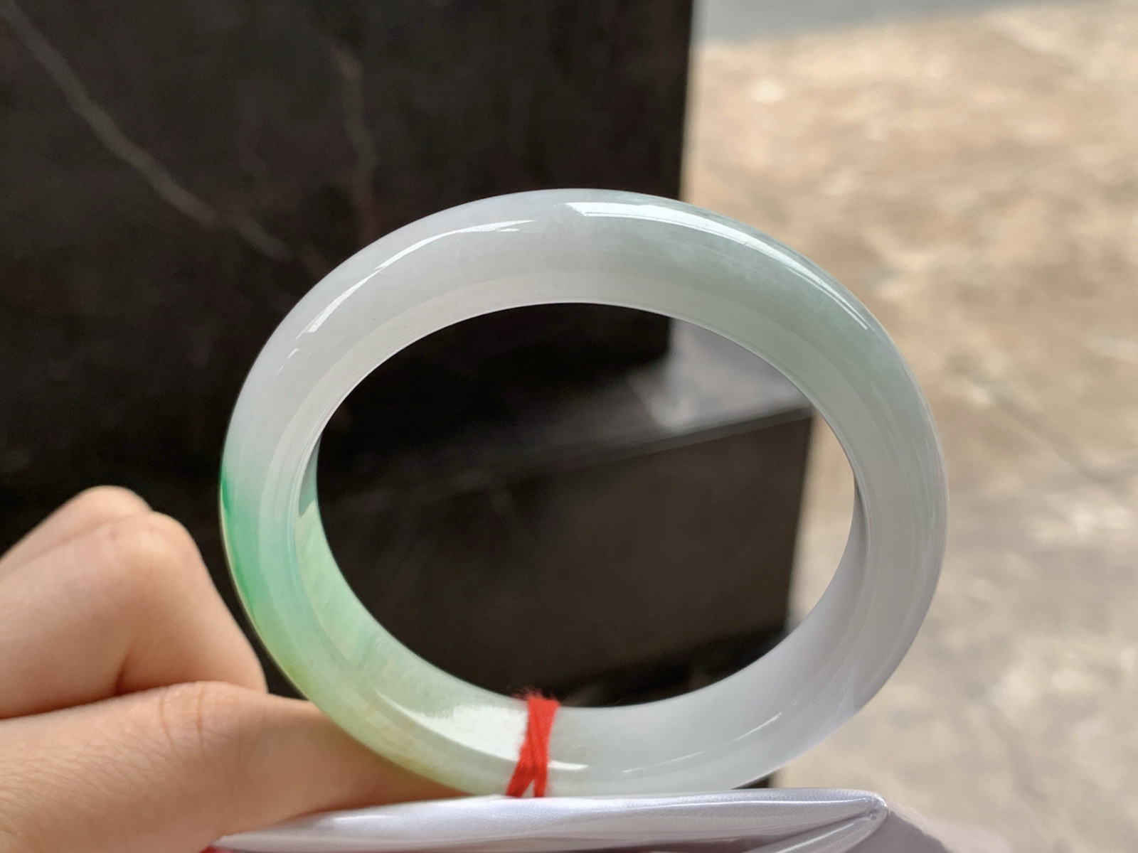 56-12.4-8.5

黄加绿手镯^_^玉质温润