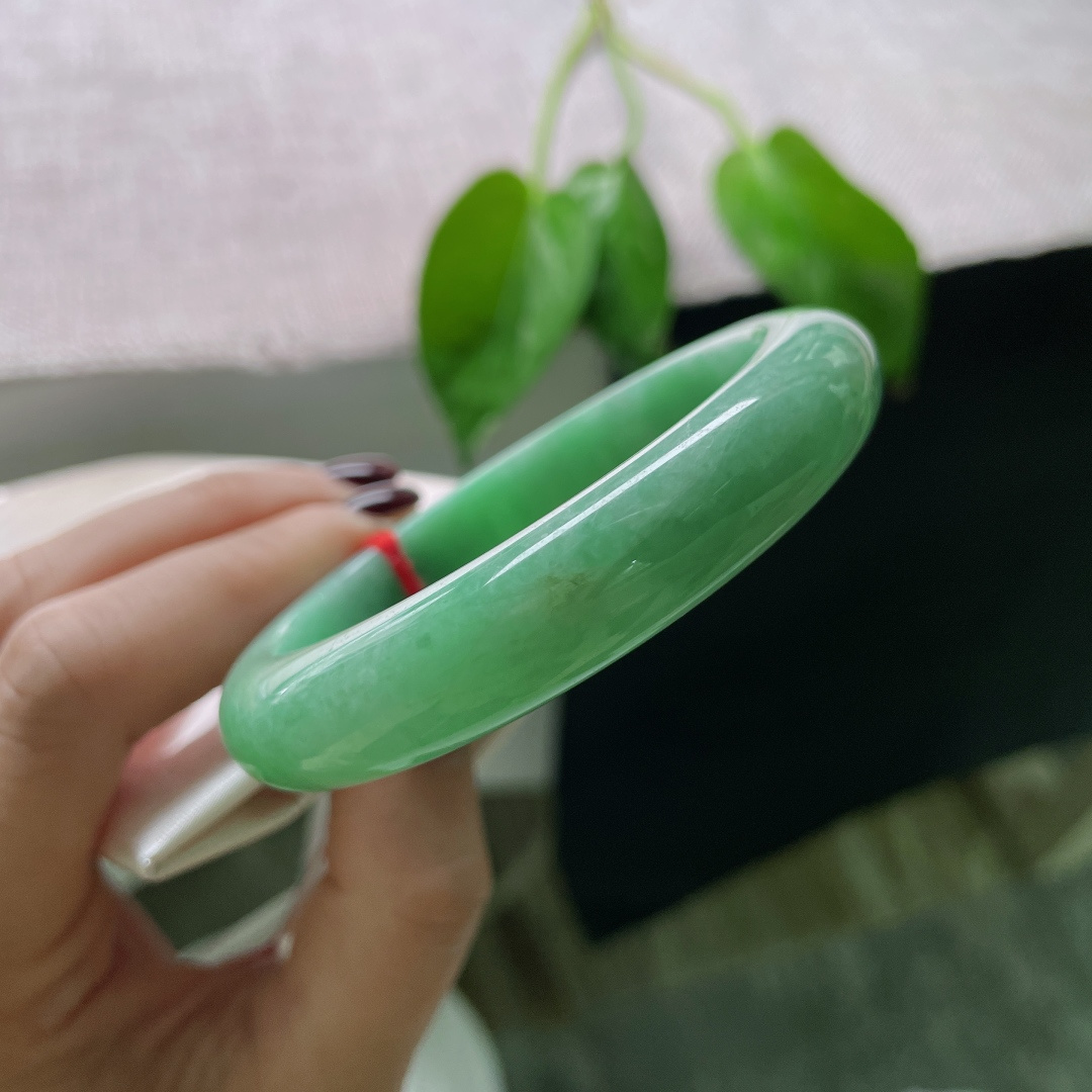 55.6/12/8.5绿色正圈，水润，底子细腻，稳如青山。 不是点缀，是底色，是根基。皮纹，ss50812a