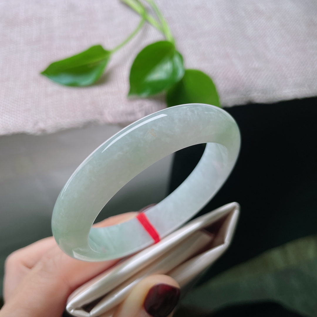 52.6/12.1/8.2，淡紫淡绿正圈，水润细腻，底子干净清爽，落落大方，洒金，无裂，ss50059a