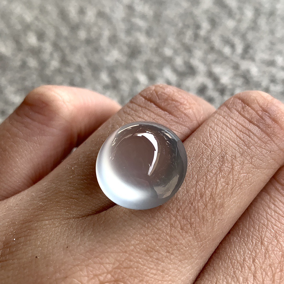 ️ 玻璃种蛋面，胶感十足，荧光盈盈，通透度拉满
尺寸15.6×15×10.2