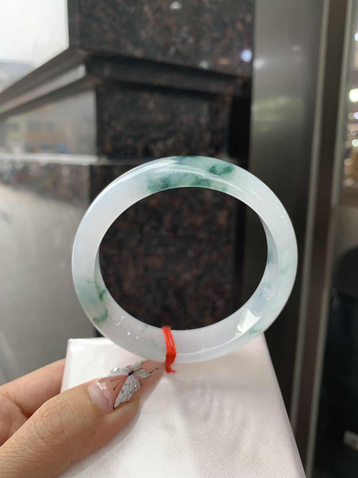 冰飘蓝花正圈59.1-7.6-13.9
花色灵动飘逸，墨兰如画，有江南烟雨之感，蓝花飘洒，精致仙气，上手优雅气质。