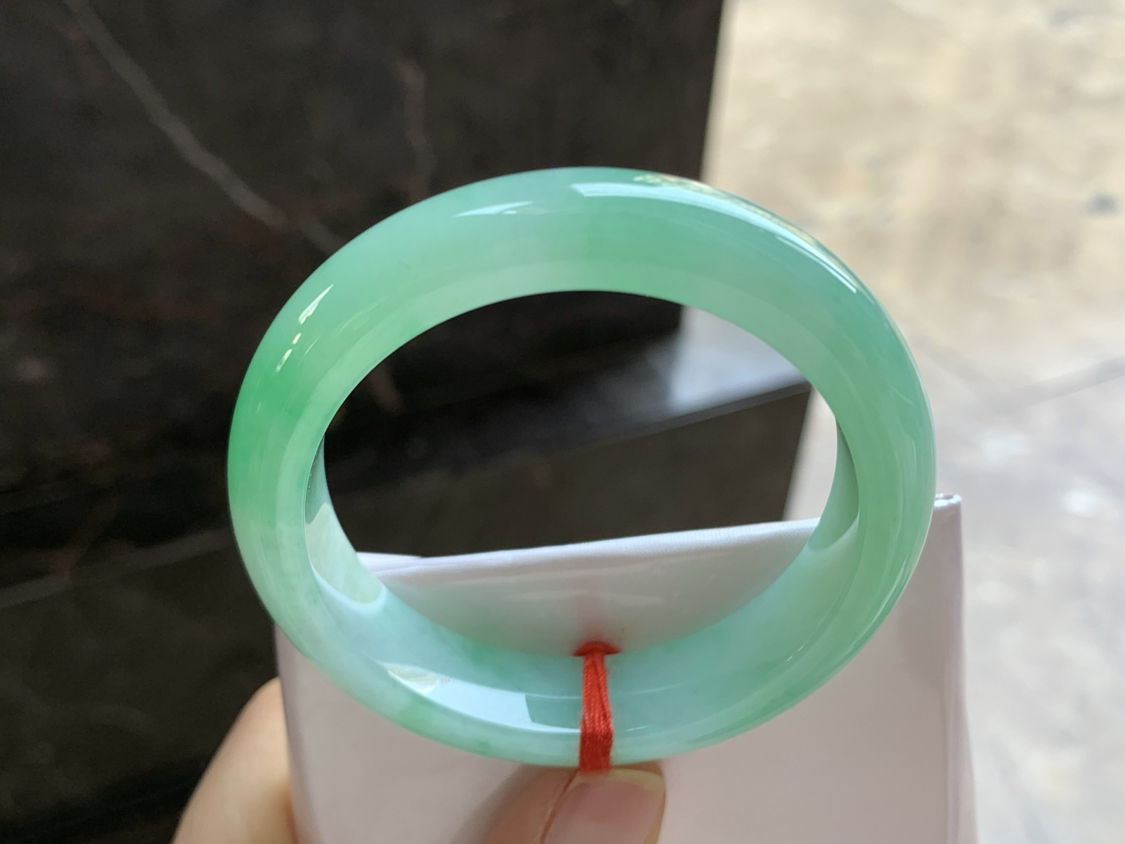 50.5-12.3-8

晴绿手镯^_^玉质温润 细腻