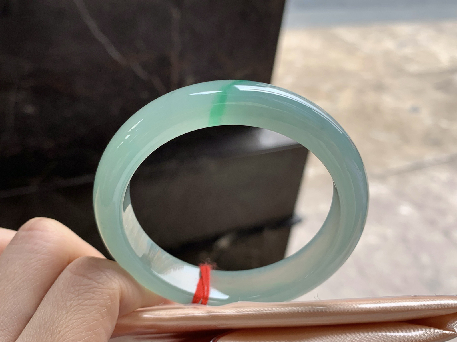 54.5-12.3-8.3

冰飘绿手镯^_^透亮