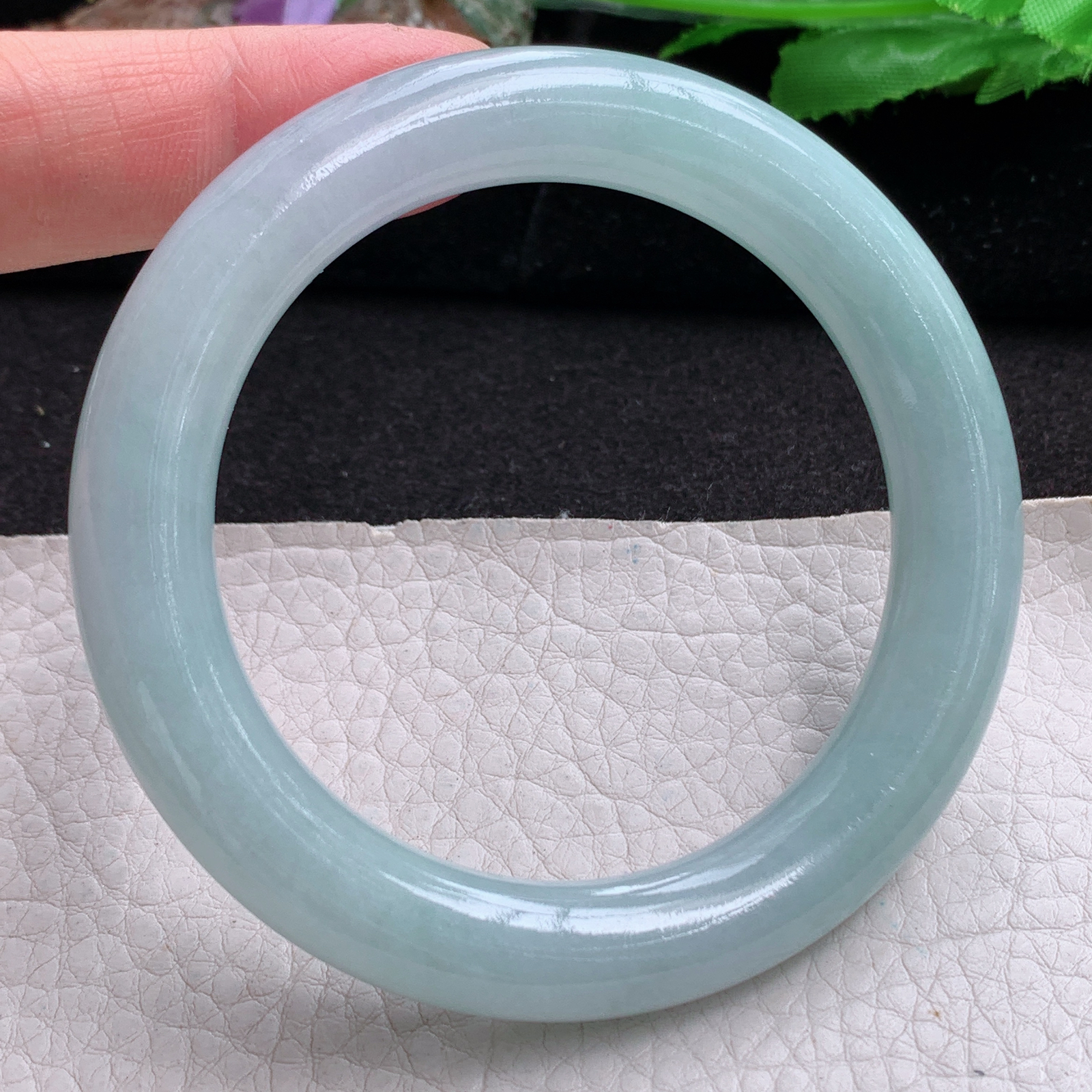 js实拍54*10.3美人镯 天然翡翠a货手镯水润清新湖水蓝圆条玉镯子