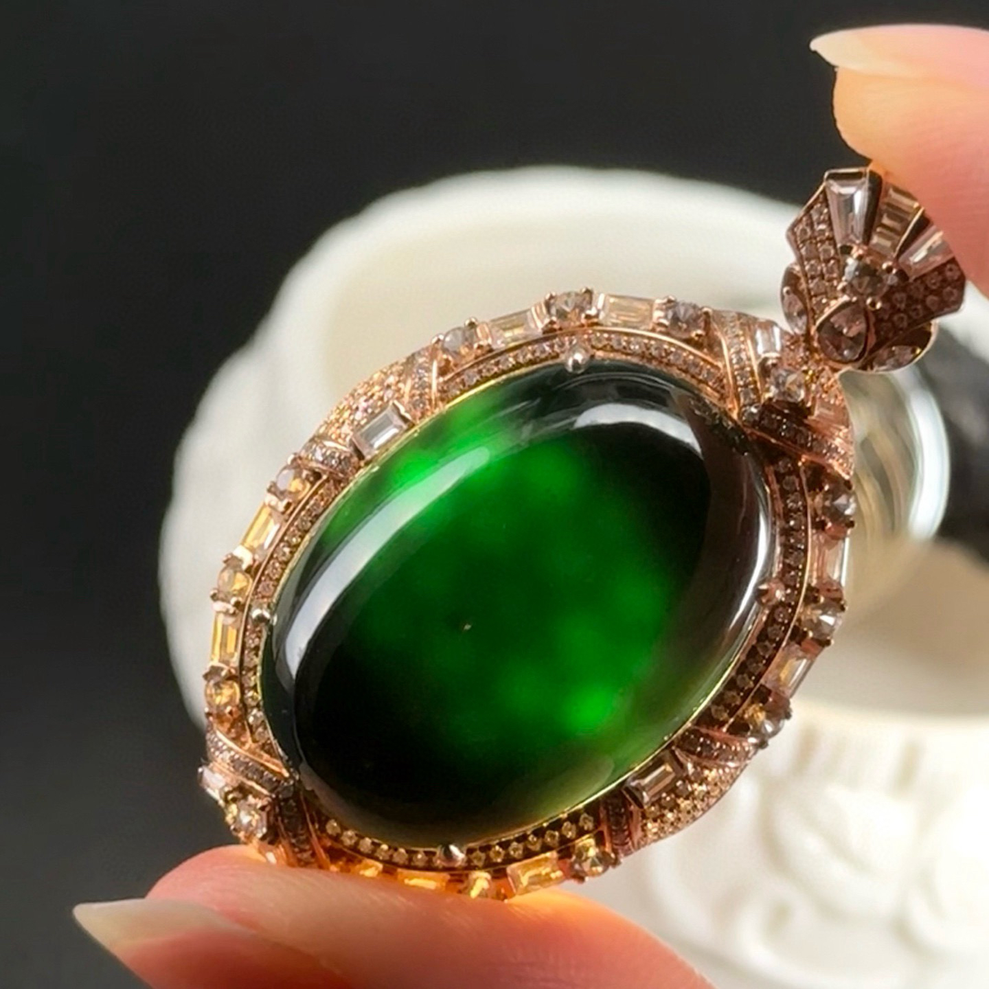 精品18k墨翠蛋面吊坠 种好色正 黑度极好 油性十足 尺寸45.2