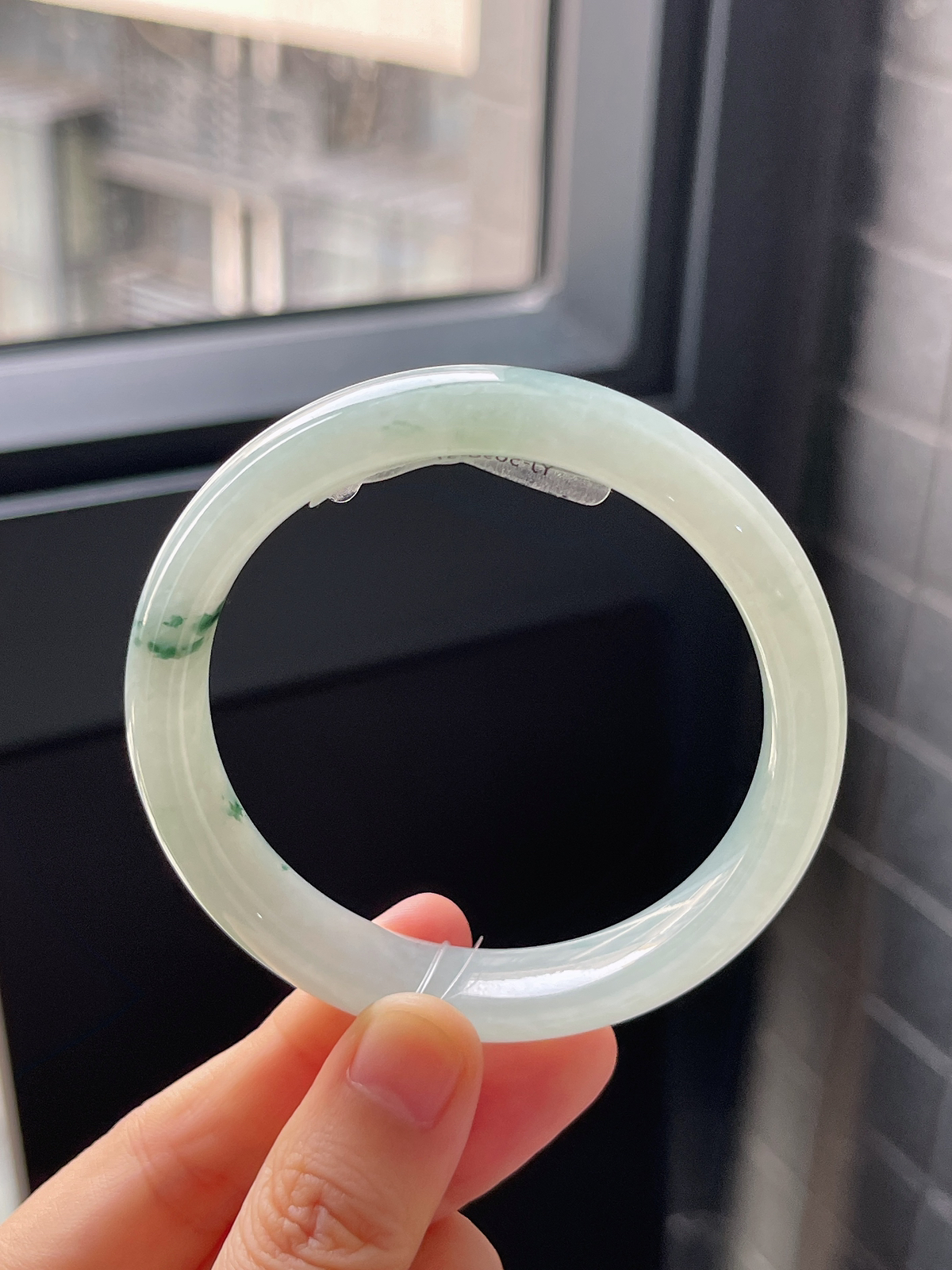 正圈56.6圈口，翡翠冰糯种飘绿手镯