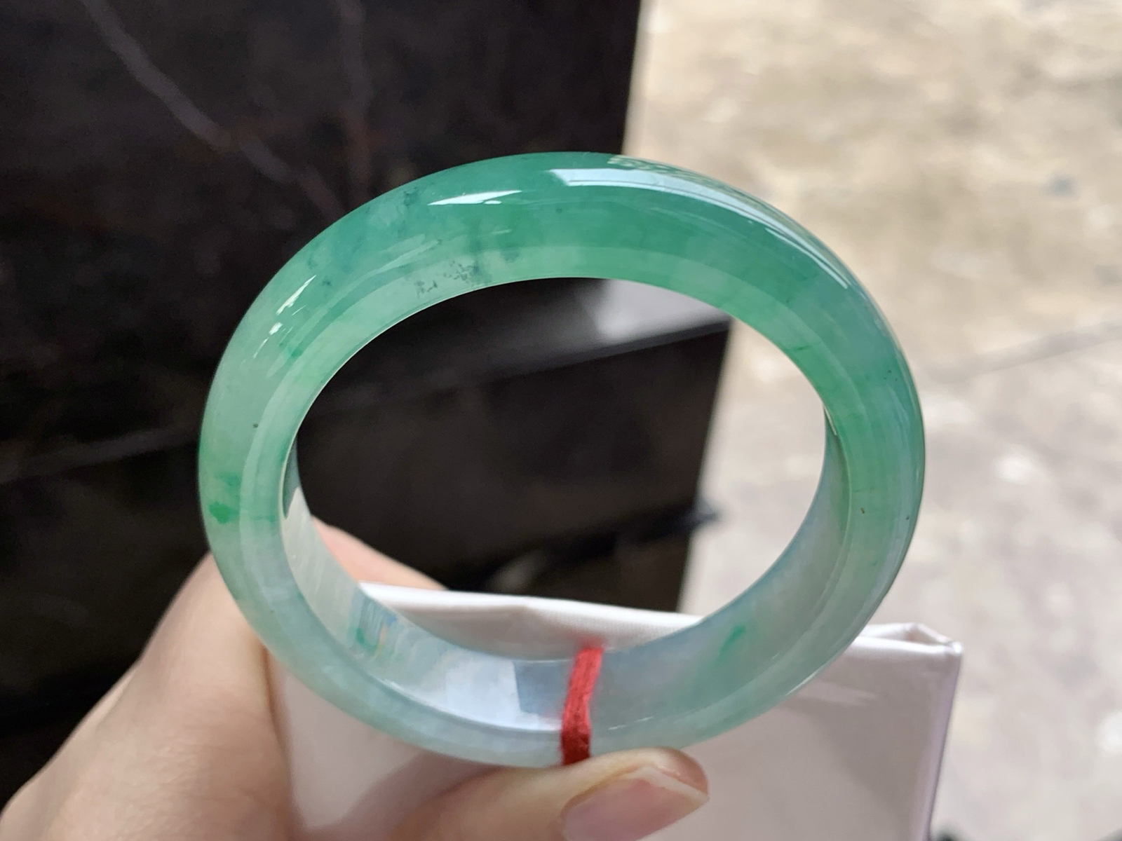 52.6-12.7-8.3

冰绿花手镯^_^颜色鲜艳起光