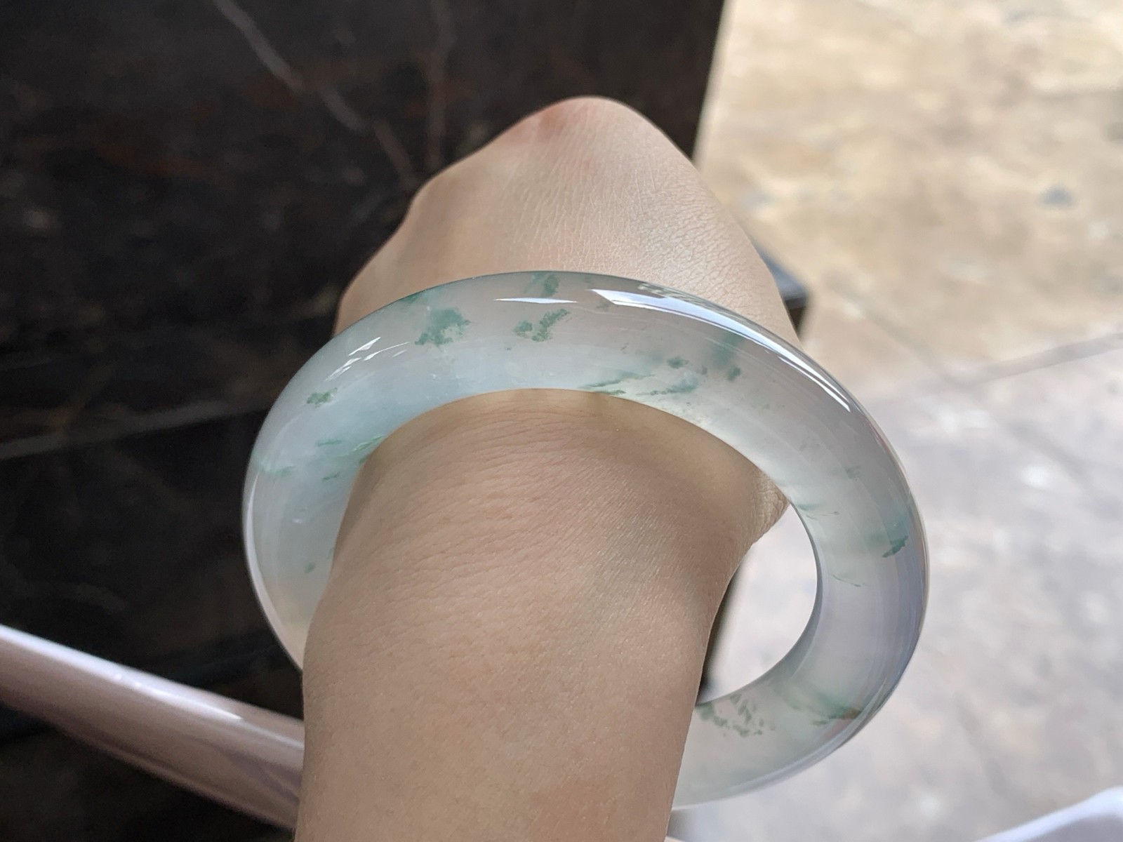 57.5-12

高冰蓝花圆条手镯^_^透亮 荧光十足 飘花灵韵